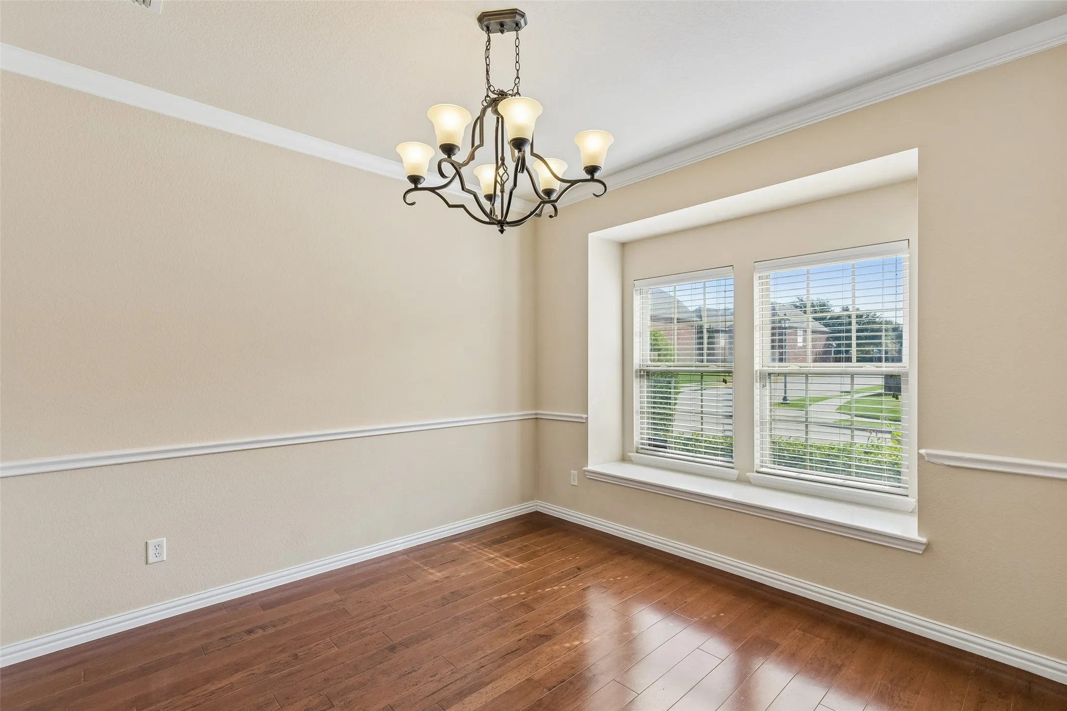Single Family Residence For Sale in Denton County , 4313 Kestrel Way, Carrollton, Texas 75010, 3 Bedroom, 3 Bathroom, 2 Garage spaces, 1,986 Sqft, built in 2008, mls#21379134, Real Estate Agent in Carrollton, Homes For Sale in Denton county, Homes For Sale in Carrollton, Realtor in Carrollton Texas, Real Estate Brokerage Independent Realty Texas, Luminita Cordes Realtor