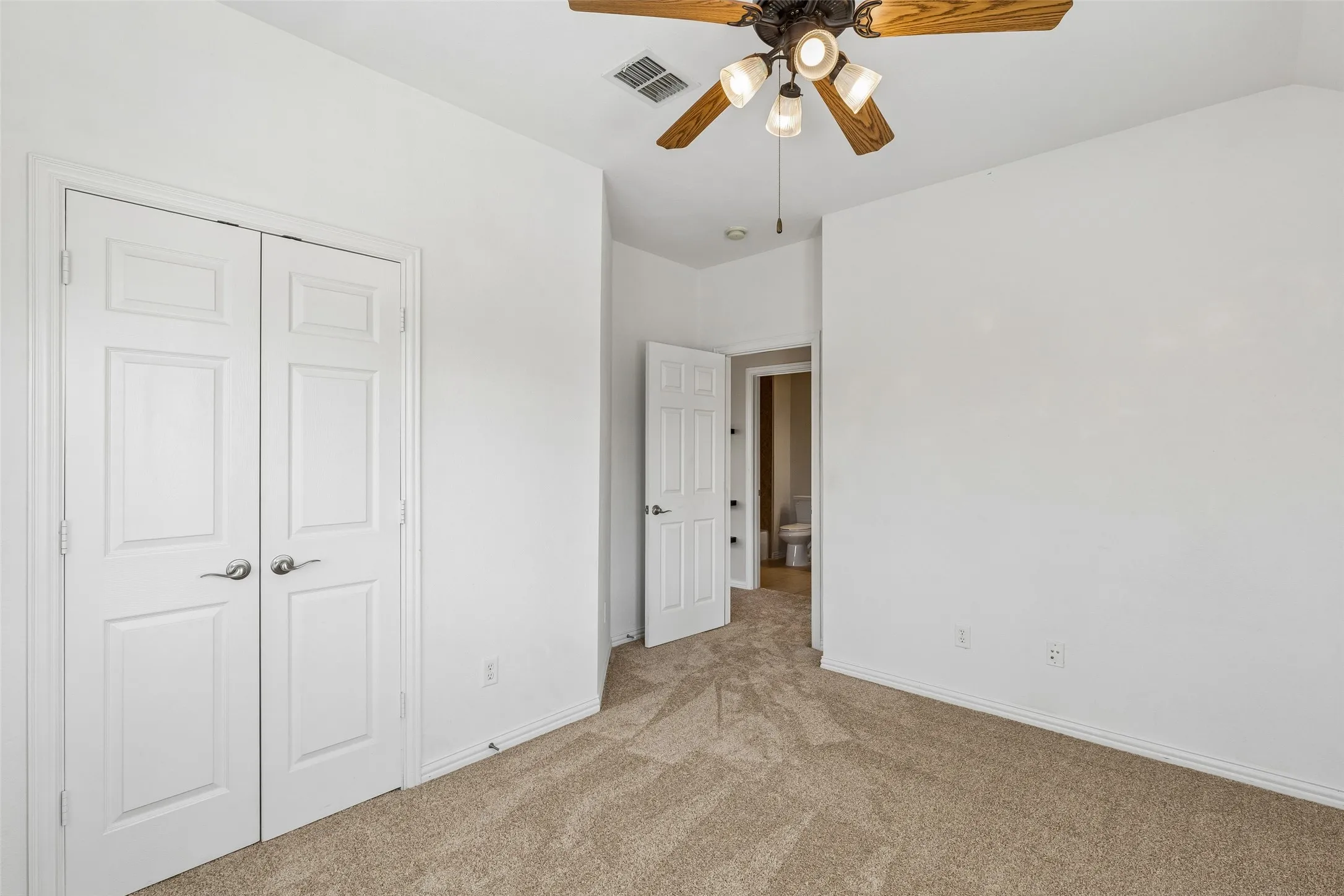 Single Family Residence For Sale in Denton County , 4313 Kestrel Way, Carrollton, Texas 75010, 3 Bedroom, 3 Bathroom, 2 Garage spaces, 1,986 Sqft, built in 2008, mls#21379134, Real Estate Agent in Carrollton, Homes For Sale in Denton county, Homes For Sale in Carrollton, Realtor in Carrollton Texas, Real Estate Brokerage Independent Realty Texas, Luminita Cordes Realtor