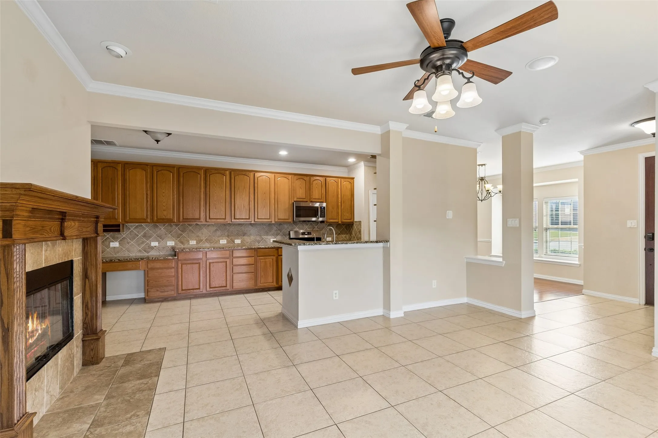 Single Family Residence For Sale in Denton County , 4313 Kestrel Way, Carrollton, Texas 75010, 3 Bedroom, 3 Bathroom, 2 Garage spaces, 1,986 Sqft, built in 2008, mls#21379134, Real Estate Agent in Carrollton, Homes For Sale in Denton county, Homes For Sale in Carrollton, Realtor in Carrollton Texas, Real Estate Brokerage Independent Realty Texas, Luminita Cordes Realtor