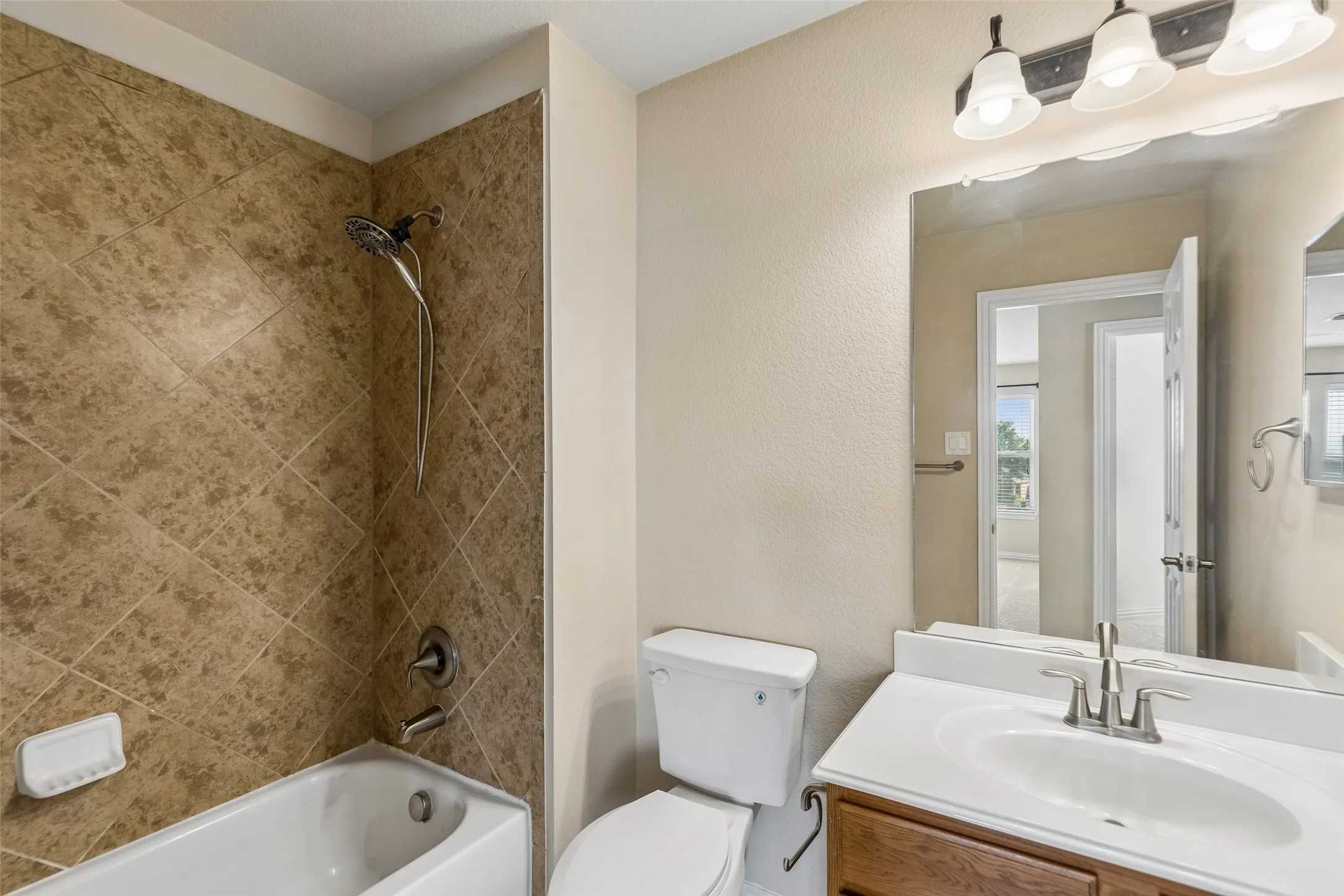 Single Family Residence For Sale in Denton County , 4313 Kestrel Way, Carrollton, Texas 75010, 3 Bedroom, 3 Bathroom, 2 Garage spaces, 1,986 Sqft, built in 2008, mls#21379134, Real Estate Agent in Carrollton, Homes For Sale in Denton county, Homes For Sale in Carrollton, Realtor in Carrollton Texas, Real Estate Brokerage Independent Realty Texas, Luminita Cordes Realtor