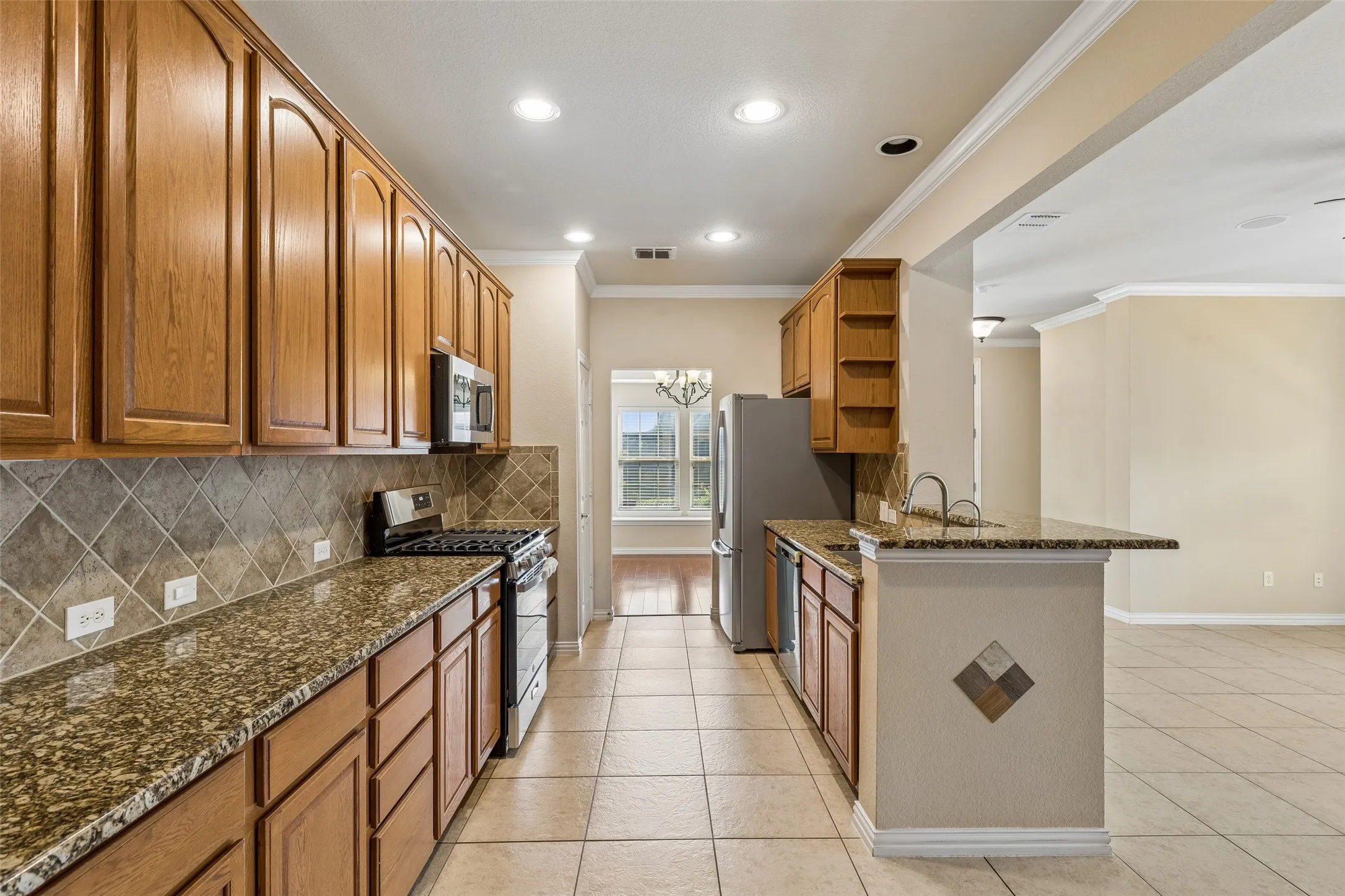 Single Family Residence For Sale in Denton County , 4313 Kestrel Way, Carrollton, Texas 75010, 3 Bedroom, 3 Bathroom, 2 Garage spaces, 1,986 Sqft, built in 2008, mls#21379134, Real Estate Agent in Carrollton, Homes For Sale in Denton county, Homes For Sale in Carrollton, Realtor in Carrollton Texas, Real Estate Brokerage Independent Realty Texas, Luminita Cordes Realtor