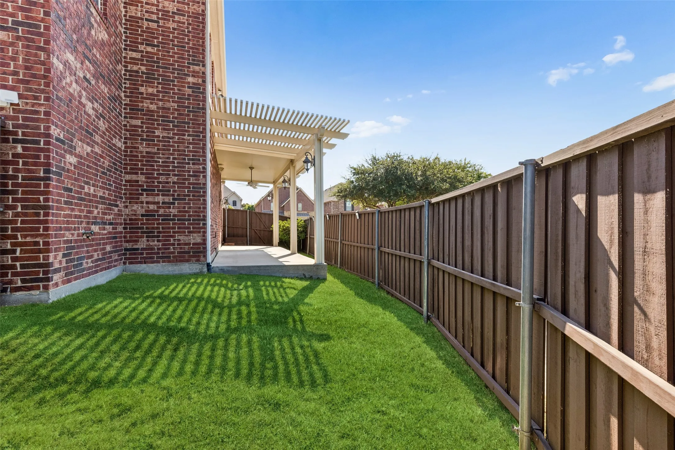 Single Family Residence For Sale in Denton County , 4313 Kestrel Way, Carrollton, Texas 75010, 3 Bedroom, 3 Bathroom, 2 Garage spaces, 1,986 Sqft, built in 2008, mls#21379134, Real Estate Agent in Carrollton, Homes For Sale in Denton county, Homes For Sale in Carrollton, Realtor in Carrollton Texas, Real Estate Brokerage Independent Realty Texas, Luminita Cordes Realtor