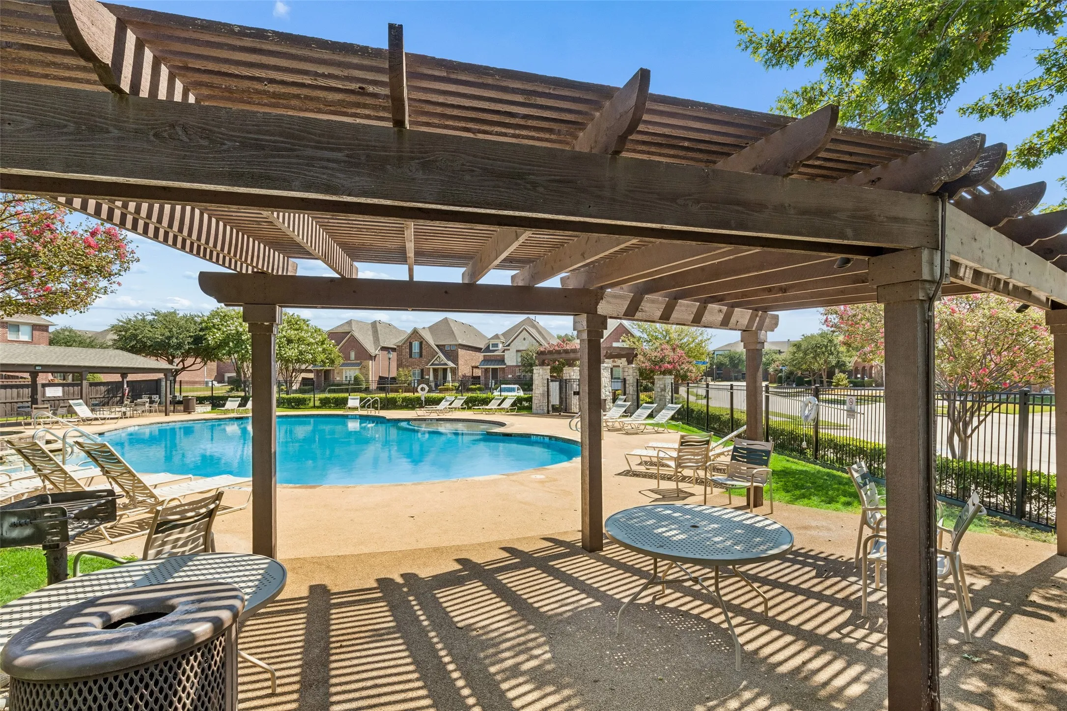 Single Family Residence For Sale in Denton County , 4313 Kestrel Way, Carrollton, Texas 75010, 3 Bedroom, 3 Bathroom, 2 Garage spaces, 1,986 Sqft, built in 2008, mls#21379134, Real Estate Agent in Carrollton, Homes For Sale in Denton county, Homes For Sale in Carrollton, Realtor in Carrollton Texas, Real Estate Brokerage Independent Realty Texas, Luminita Cordes Realtor