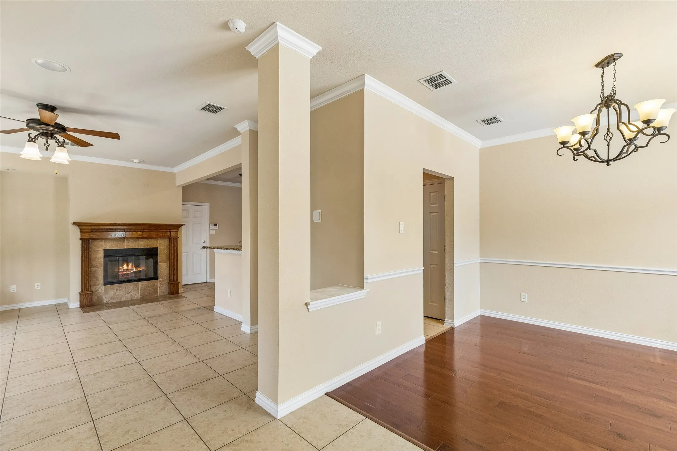 Single Family Residence For Sale in Denton County , 4313 Kestrel Way, Carrollton, Texas 75010, 3 Bedroom, 3 Bathroom, 2 Garage spaces, 1,986 Sqft, built in 2008, mls#21379134, Real Estate Agent in Carrollton, Homes For Sale in Denton county, Homes For Sale in Carrollton, Realtor in Carrollton Texas, Real Estate Brokerage Independent Realty Texas, Luminita Cordes Realtor