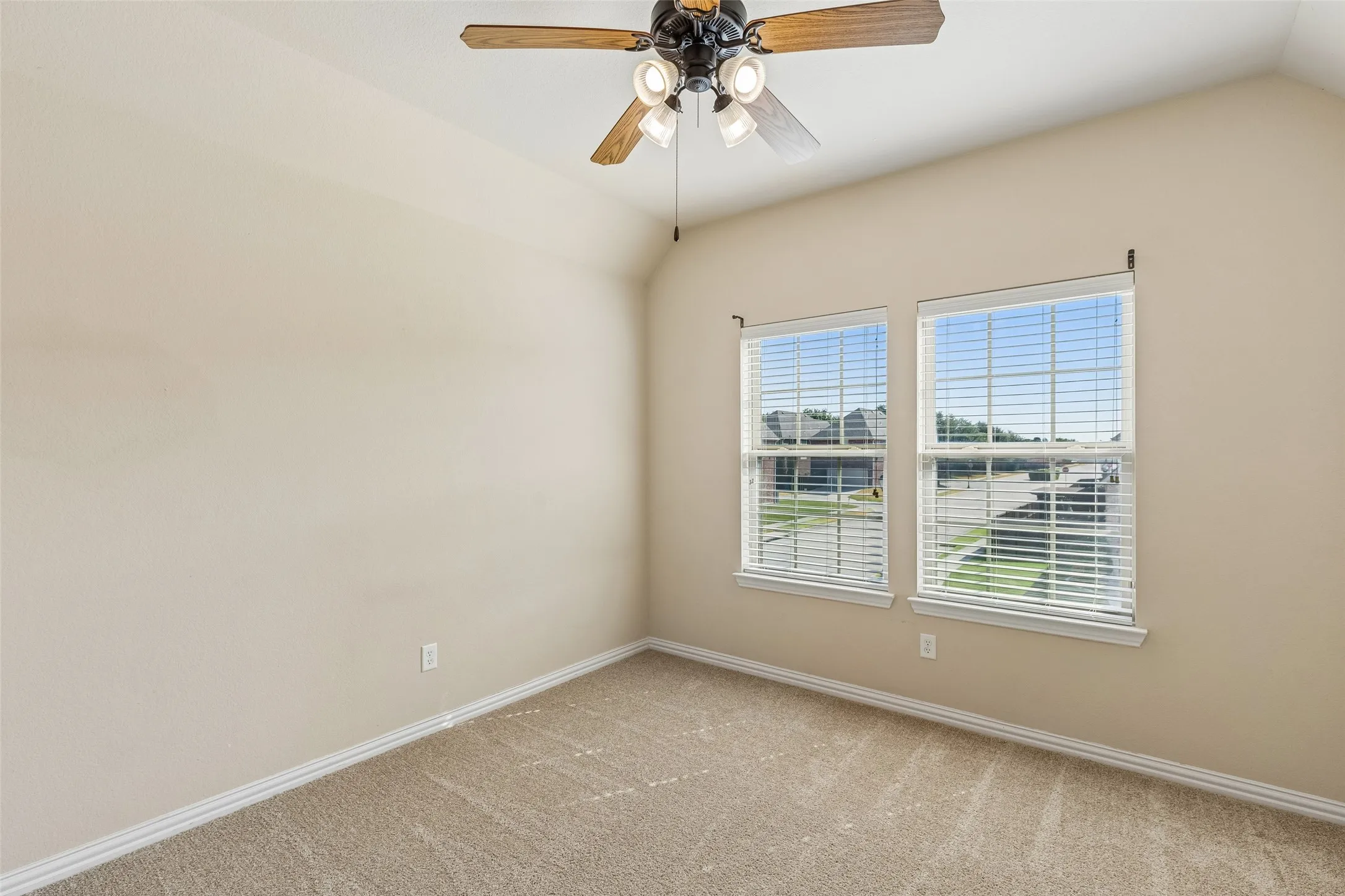 Single Family Residence For Sale in Denton County , 4313 Kestrel Way, Carrollton, Texas 75010, 3 Bedroom, 3 Bathroom, 2 Garage spaces, 1,986 Sqft, built in 2008, mls#21379134, Real Estate Agent in Carrollton, Homes For Sale in Denton county, Homes For Sale in Carrollton, Realtor in Carrollton Texas, Real Estate Brokerage Independent Realty Texas, Luminita Cordes Realtor