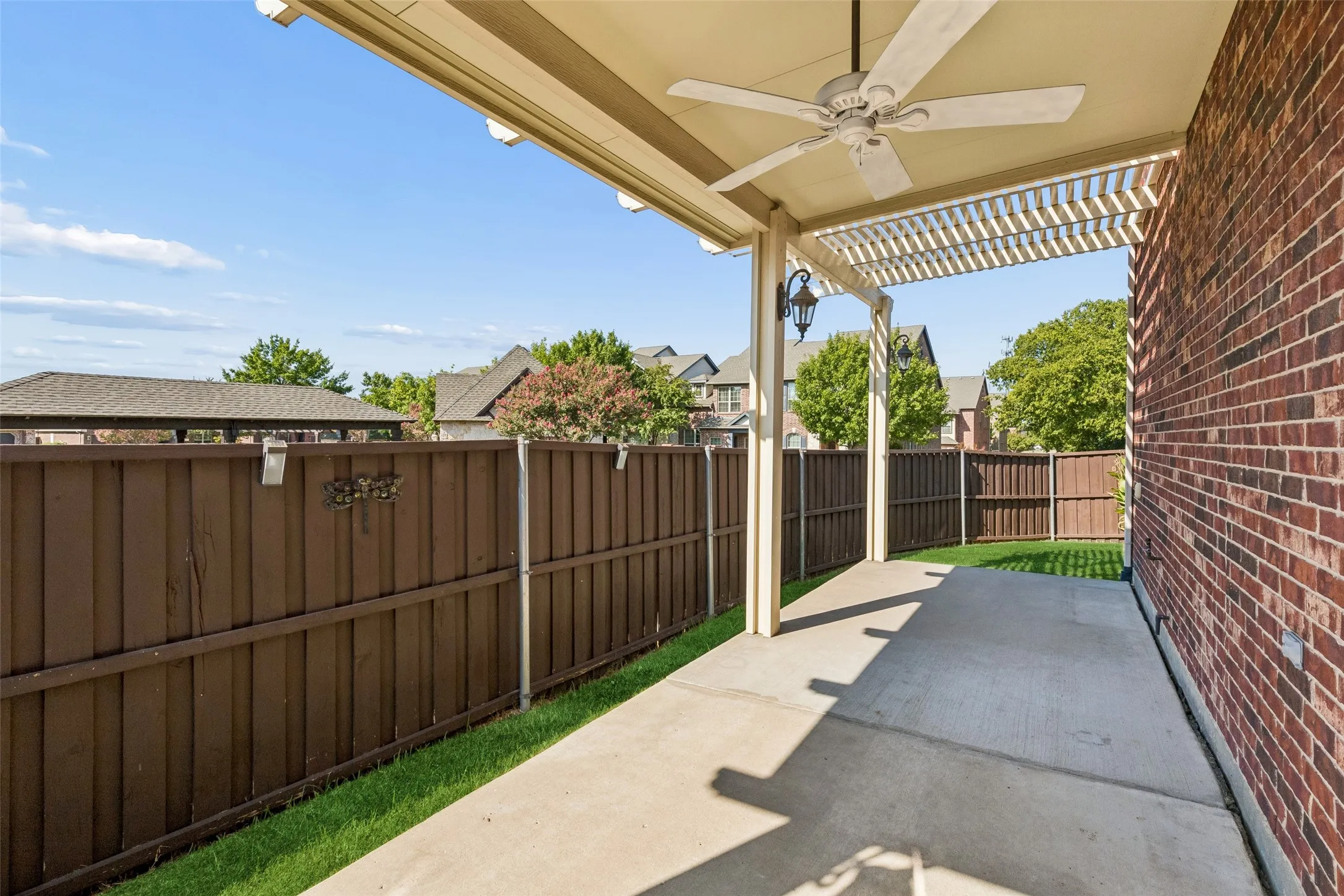 Single Family Residence For Sale in Denton County , 4313 Kestrel Way, Carrollton, Texas 75010, 3 Bedroom, 3 Bathroom, 2 Garage spaces, 1,986 Sqft, built in 2008, mls#21379134, Real Estate Agent in Carrollton, Homes For Sale in Denton county, Homes For Sale in Carrollton, Realtor in Carrollton Texas, Real Estate Brokerage Independent Realty Texas, Luminita Cordes Realtor