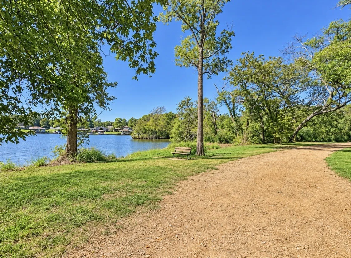 HOA amenities nature, walking trail
