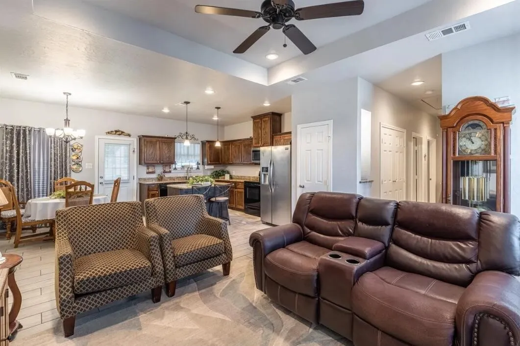 Single Family Residence For Rent in Hunt County , 4812 Jefferson Street, Greenville, Texas 75401, 3 Bedroom, 2 Bathroom, 2 Garage spaces, 1,299 Sqft, built in 2018, mls#21379133, Real Estate Agent in Greenville, Homes For Rent in Hunt county, Homes For Rent in Greenville, Realtor in Greenville Texas, Real Estate Brokerage Independent Realty Texas, Luminita Cordes Realtor
