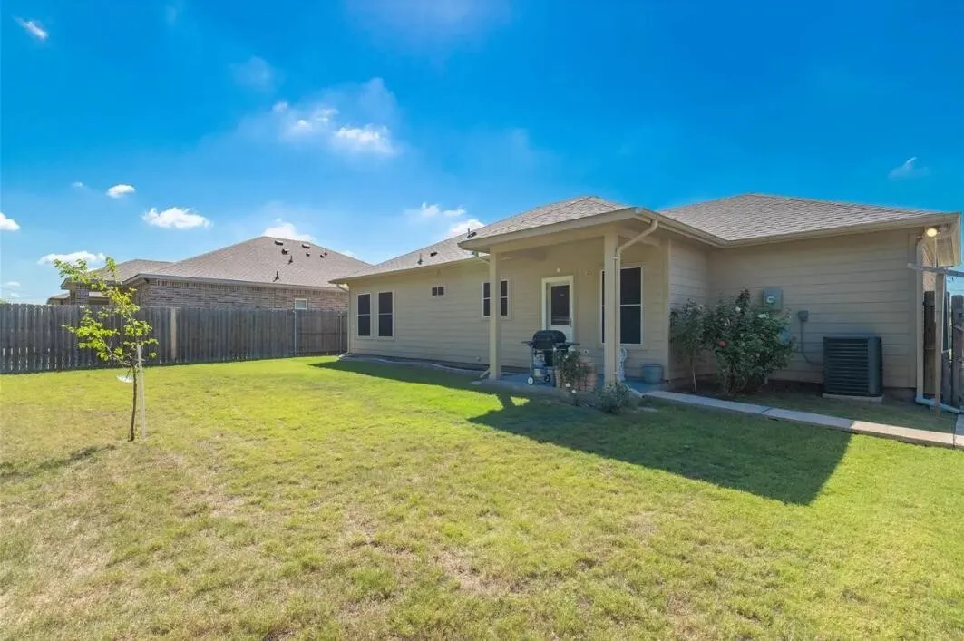 Single Family Residence For Rent in Hunt County , 4812 Jefferson Street, Greenville, Texas 75401, 3 Bedroom, 2 Bathroom, 2 Garage spaces, 1,299 Sqft, built in 2018, mls#21379133, Real Estate Agent in Greenville, Homes For Rent in Hunt county, Homes For Rent in Greenville, Realtor in Greenville Texas, Real Estate Brokerage Independent Realty Texas, Luminita Cordes Realtor