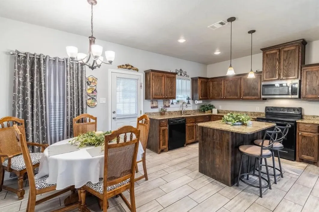 Single Family Residence For Rent in Hunt County , 4812 Jefferson Street, Greenville, Texas 75401, 3 Bedroom, 2 Bathroom, 2 Garage spaces, 1,299 Sqft, built in 2018, mls#21379133, Real Estate Agent in Greenville, Homes For Rent in Hunt county, Homes For Rent in Greenville, Realtor in Greenville Texas, Real Estate Brokerage Independent Realty Texas, Luminita Cordes Realtor