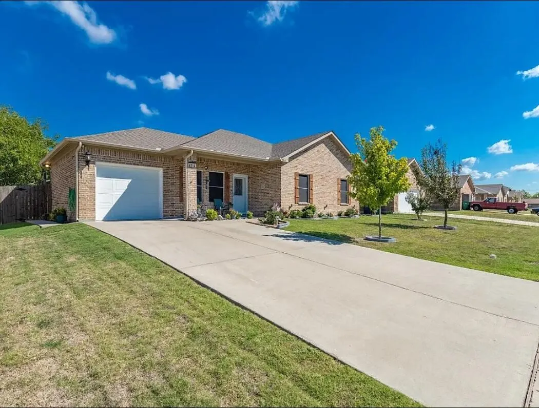Single Family Residence For Rent in Hunt County , 4812 Jefferson Street, Greenville, Texas 75401, 3 Bedroom, 2 Bathroom, 2 Garage spaces, 1,299 Sqft, built in 2018, mls#21379133, Real Estate Agent in Greenville, Homes For Rent in Hunt county, Homes For Rent in Greenville, Realtor in Greenville Texas, Real Estate Brokerage Independent Realty Texas, Luminita Cordes Realtor
