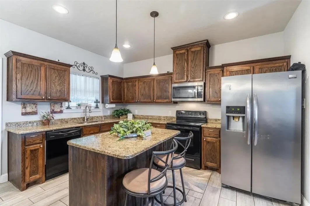 Single Family Residence For Rent in Hunt County , 4812 Jefferson Street, Greenville, Texas 75401, 3 Bedroom, 2 Bathroom, 2 Garage spaces, 1,299 Sqft, built in 2018, mls#21379133, Real Estate Agent in Greenville, Homes For Rent in Hunt county, Homes For Rent in Greenville, Realtor in Greenville Texas, Real Estate Brokerage Independent Realty Texas, Luminita Cordes Realtor