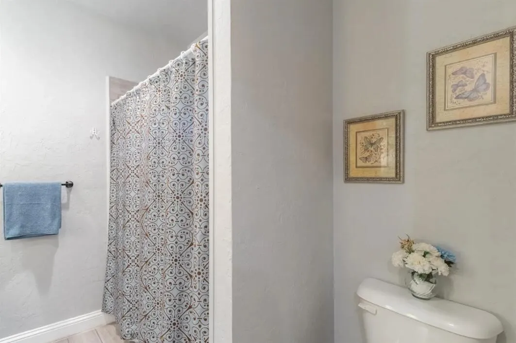 Single Family Residence For Rent in Hunt County , 4812 Jefferson Street, Greenville, Texas 75401, 3 Bedroom, 2 Bathroom, 2 Garage spaces, 1,299 Sqft, built in 2018, mls#21379133, Real Estate Agent in Greenville, Homes For Rent in Hunt county, Homes For Rent in Greenville, Realtor in Greenville Texas, Real Estate Brokerage Independent Realty Texas, Luminita Cordes Realtor