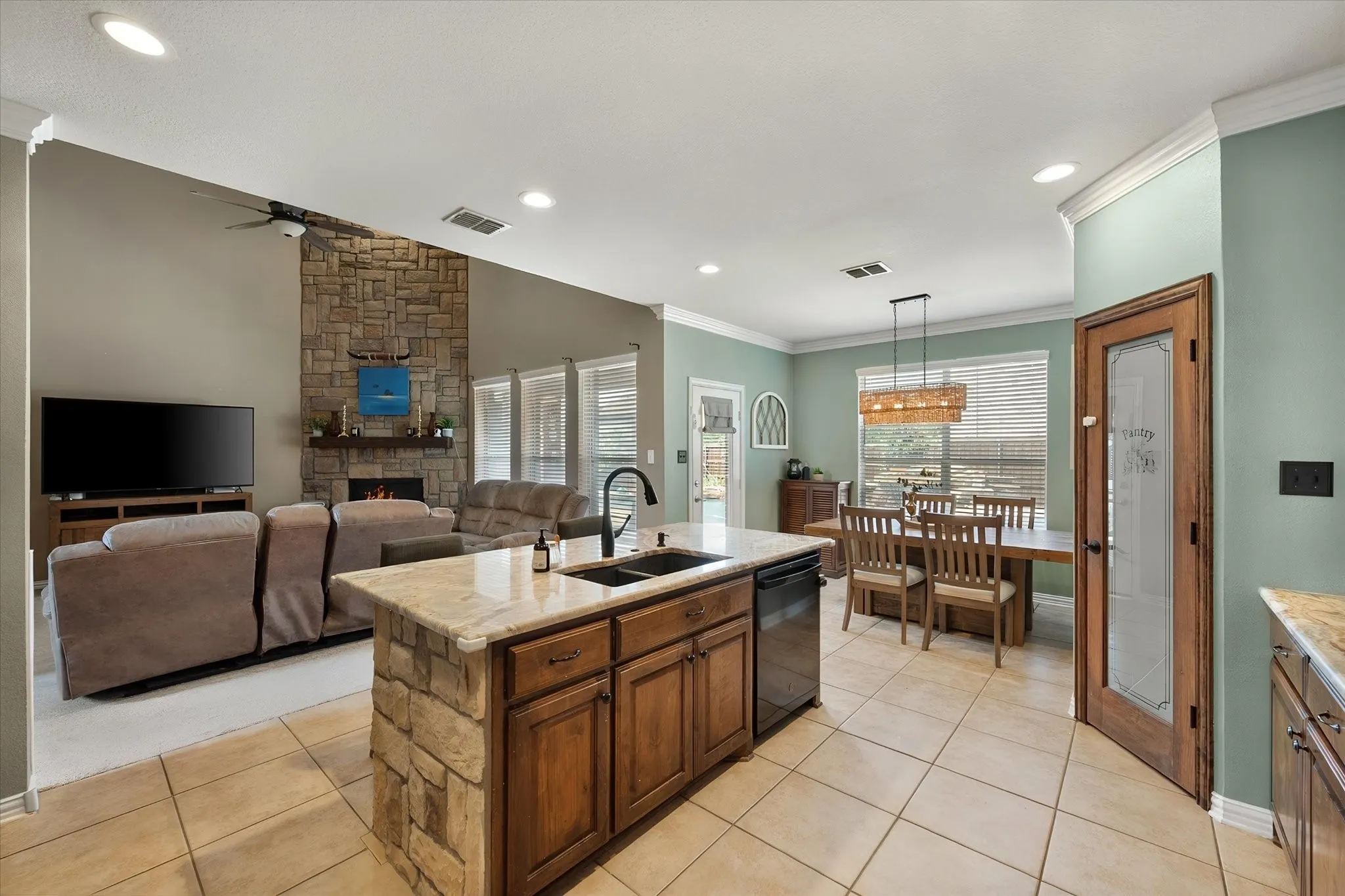 Single Family Residence For Sale in Tarrant County , 13801 Hunter Jake Drive, Fort Worth, Texas 76052, 4 Bedroom, 4 Bathroom, 2 Garage spaces, 2,965 Sqft, built in 2006, mls#21377687, Real Estate Agent in Fort Worth, Homes For Sale in Tarrant county, Homes For Sale in Fort Worth, Realtor in Fort Worth Texas, Real Estate Brokerage Independent Realty Texas, Luminita Cordes Realtor