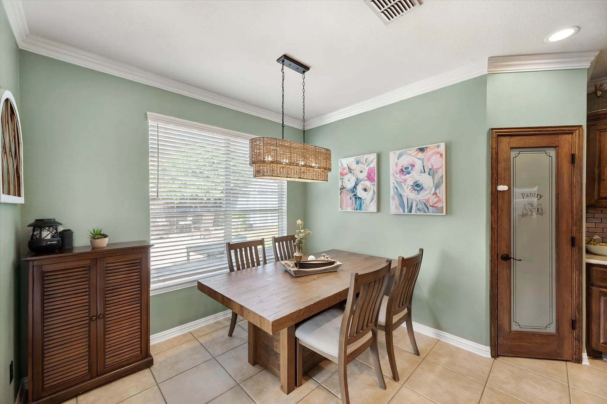 Single Family Residence For Sale in Tarrant County , 13801 Hunter Jake Drive, Fort Worth, Texas 76052, 4 Bedroom, 4 Bathroom, 2 Garage spaces, 2,965 Sqft, built in 2006, mls#21377687, Real Estate Agent in Fort Worth, Homes For Sale in Tarrant county, Homes For Sale in Fort Worth, Realtor in Fort Worth Texas, Real Estate Brokerage Independent Realty Texas, Luminita Cordes Realtor