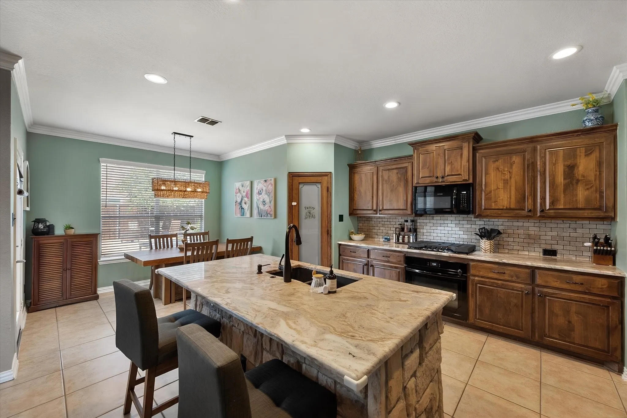 Single Family Residence For Sale in Tarrant County , 13801 Hunter Jake Drive, Fort Worth, Texas 76052, 4 Bedroom, 4 Bathroom, 2 Garage spaces, 2,965 Sqft, built in 2006, mls#21377687, Real Estate Agent in Fort Worth, Homes For Sale in Tarrant county, Homes For Sale in Fort Worth, Realtor in Fort Worth Texas, Real Estate Brokerage Independent Realty Texas, Luminita Cordes Realtor