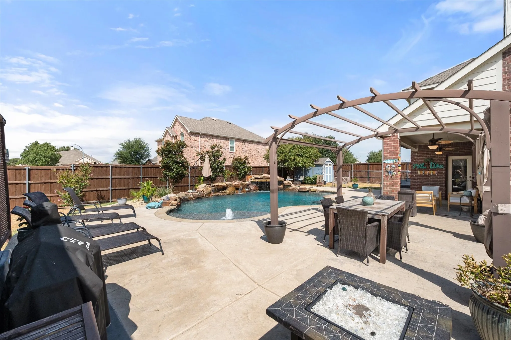 Single Family Residence For Sale in Tarrant County , 13801 Hunter Jake Drive, Fort Worth, Texas 76052, 4 Bedroom, 4 Bathroom, 2 Garage spaces, 2,965 Sqft, built in 2006, mls#21377687, Real Estate Agent in Fort Worth, Homes For Sale in Tarrant county, Homes For Sale in Fort Worth, Realtor in Fort Worth Texas, Real Estate Brokerage Independent Realty Texas, Luminita Cordes Realtor