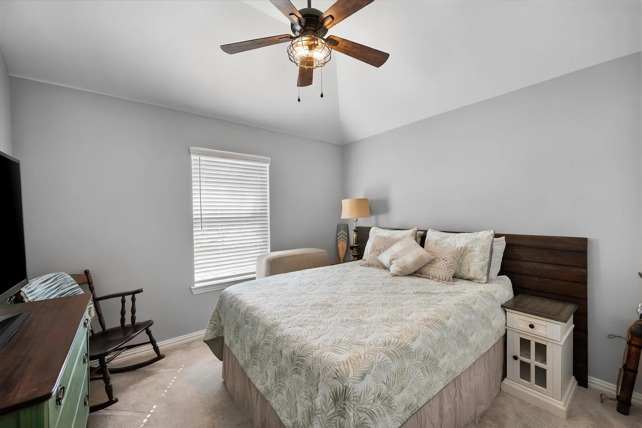 Single Family Residence For Sale in Tarrant County , 13801 Hunter Jake Drive, Fort Worth, Texas 76052, 4 Bedroom, 4 Bathroom, 2 Garage spaces, 2,965 Sqft, built in 2006, mls#21377687, Real Estate Agent in Fort Worth, Homes For Sale in Tarrant county, Homes For Sale in Fort Worth, Realtor in Fort Worth Texas, Real Estate Brokerage Independent Realty Texas, Luminita Cordes Realtor