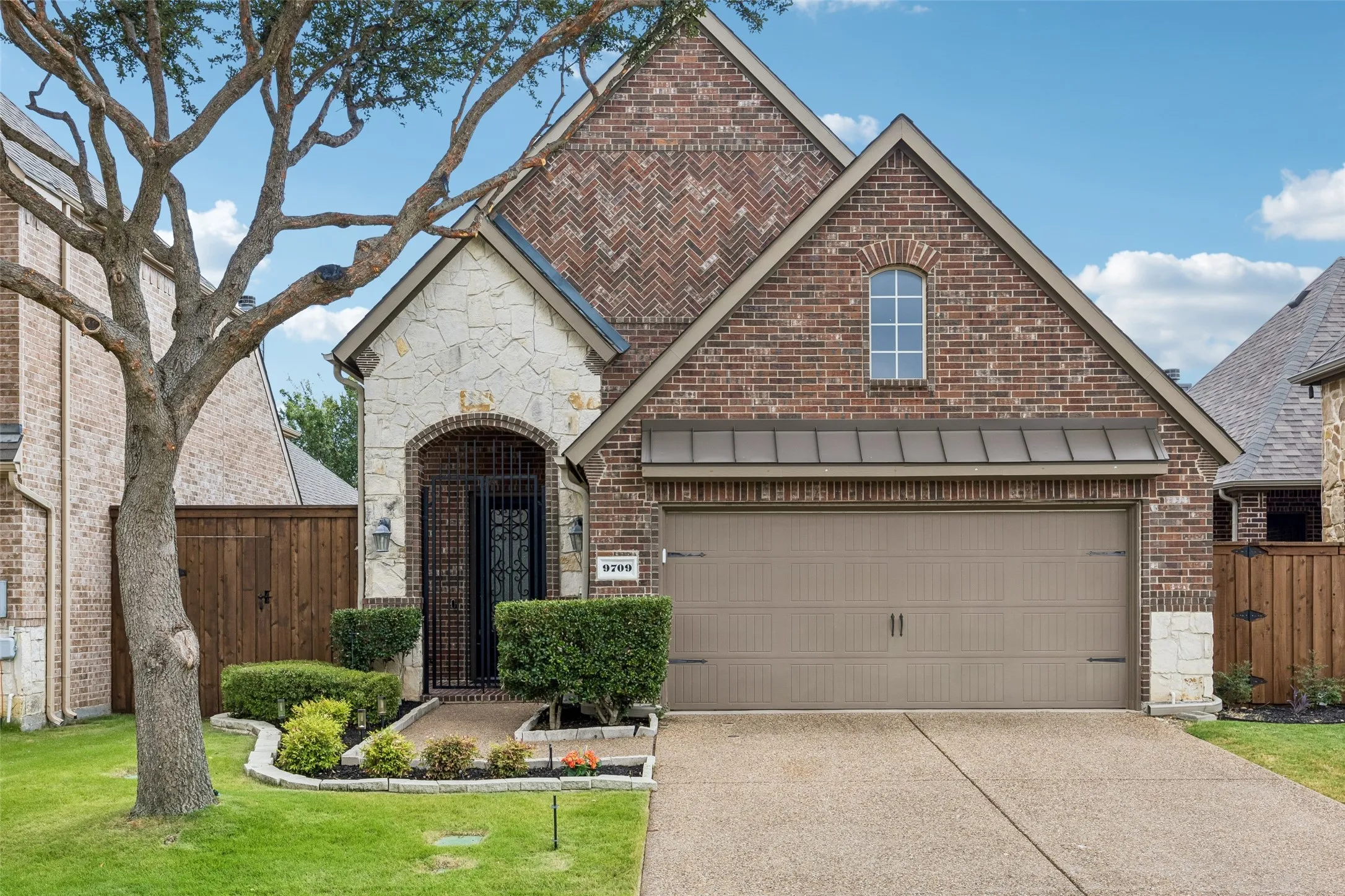 Single Family Residence For Sale in Collin County , 9709 Bardmore Place, Mc Kinney, Texas 75072, 3 Bedroom, 3 Bathroom, 2 Garage spaces, 2,643 Sqft, built in 2012, mls#21378326, Real Estate Agent in Mc Kinney, Homes For Sale in Collin county, Homes For Sale in Mc Kinney, Realtor in Mc Kinney Texas, Real Estate Brokerage Independent Realty Texas, Luminita Cordes Realtor