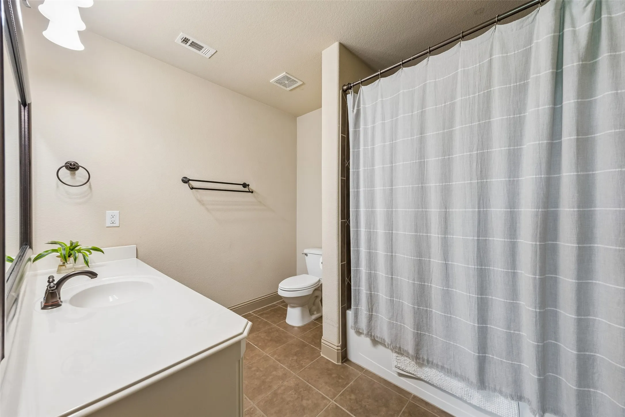 Single Family Residence For Sale in Collin County , 9709 Bardmore Place, Mc Kinney, Texas 75072, 3 Bedroom, 3 Bathroom, 2 Garage spaces, 2,643 Sqft, built in 2012, mls#21378326, Real Estate Agent in Mc Kinney, Homes For Sale in Collin county, Homes For Sale in Mc Kinney, Realtor in Mc Kinney Texas, Real Estate Brokerage Independent Realty Texas, Luminita Cordes Realtor