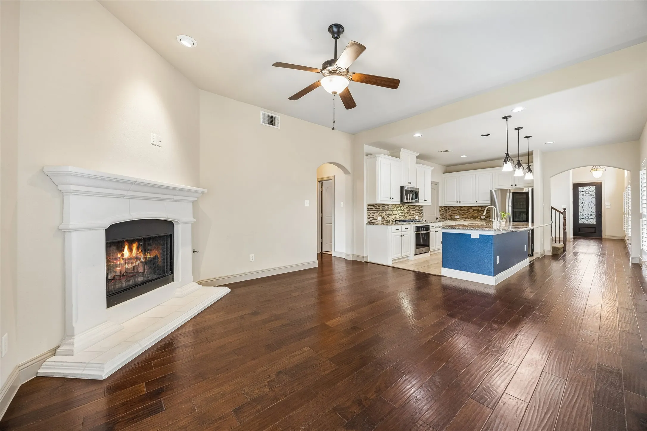 Single Family Residence For Sale in Collin County , 9709 Bardmore Place, Mc Kinney, Texas 75072, 3 Bedroom, 3 Bathroom, 2 Garage spaces, 2,643 Sqft, built in 2012, mls#21378326, Real Estate Agent in Mc Kinney, Homes For Sale in Collin county, Homes For Sale in Mc Kinney, Realtor in Mc Kinney Texas, Real Estate Brokerage Independent Realty Texas, Luminita Cordes Realtor