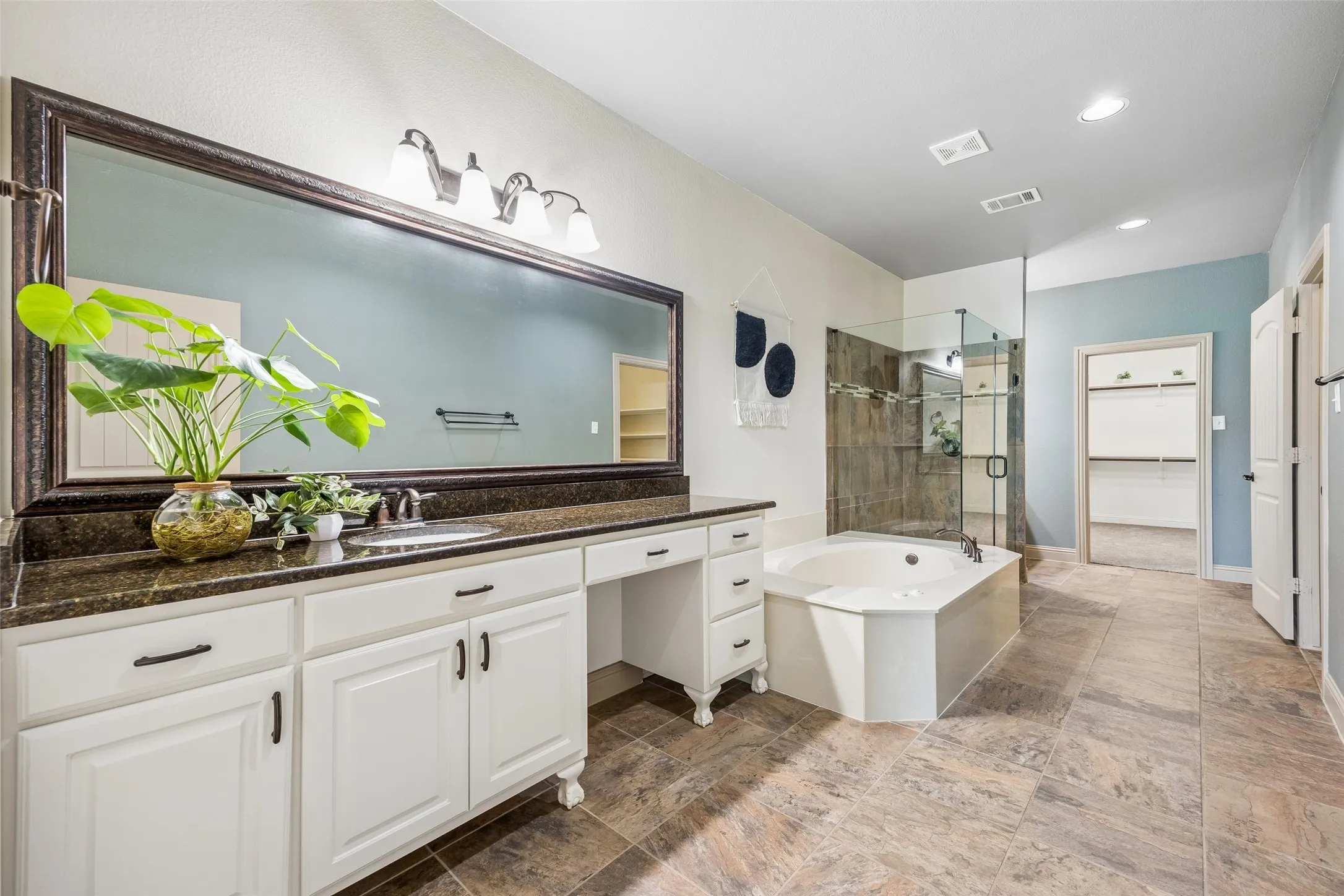 Single Family Residence For Sale in Collin County , 9709 Bardmore Place, Mc Kinney, Texas 75072, 3 Bedroom, 3 Bathroom, 2 Garage spaces, 2,643 Sqft, built in 2012, mls#21378326, Real Estate Agent in Mc Kinney, Homes For Sale in Collin county, Homes For Sale in Mc Kinney, Realtor in Mc Kinney Texas, Real Estate Brokerage Independent Realty Texas, Luminita Cordes Realtor