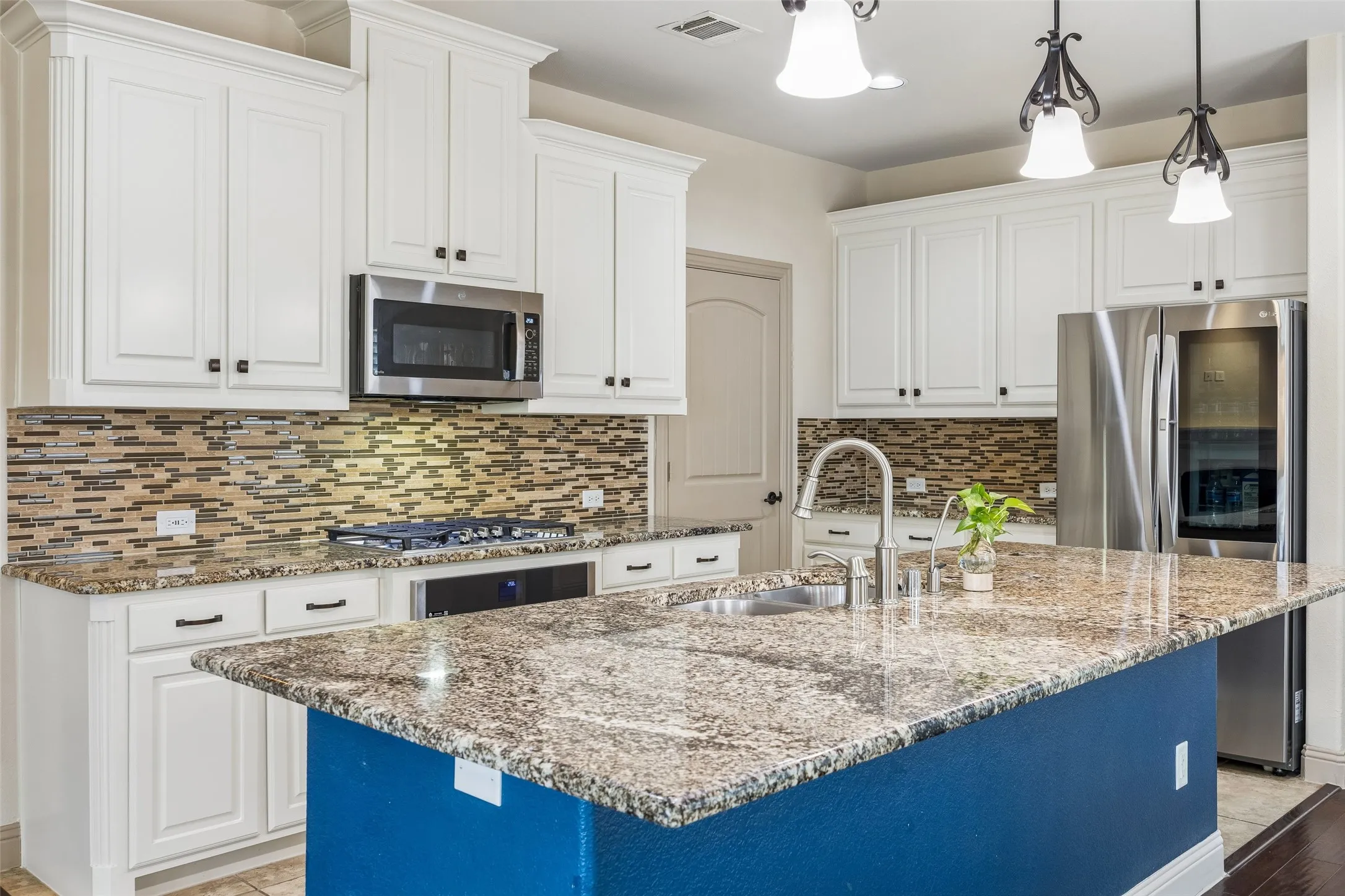 Single Family Residence For Sale in Collin County , 9709 Bardmore Place, Mc Kinney, Texas 75072, 3 Bedroom, 3 Bathroom, 2 Garage spaces, 2,643 Sqft, built in 2012, mls#21378326, Real Estate Agent in Mc Kinney, Homes For Sale in Collin county, Homes For Sale in Mc Kinney, Realtor in Mc Kinney Texas, Real Estate Brokerage Independent Realty Texas, Luminita Cordes Realtor
