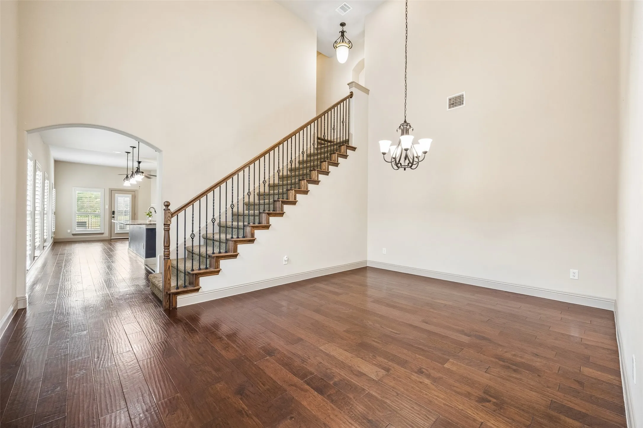 Single Family Residence For Sale in Collin County , 9709 Bardmore Place, Mc Kinney, Texas 75072, 3 Bedroom, 3 Bathroom, 2 Garage spaces, 2,643 Sqft, built in 2012, mls#21378326, Real Estate Agent in Mc Kinney, Homes For Sale in Collin county, Homes For Sale in Mc Kinney, Realtor in Mc Kinney Texas, Real Estate Brokerage Independent Realty Texas, Luminita Cordes Realtor