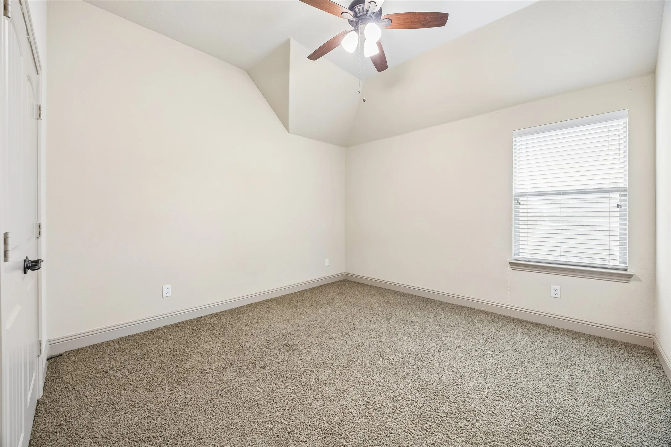 Single Family Residence For Sale in Collin County , 9709 Bardmore Place, Mc Kinney, Texas 75072, 3 Bedroom, 3 Bathroom, 2 Garage spaces, 2,643 Sqft, built in 2012, mls#21378326, Real Estate Agent in Mc Kinney, Homes For Sale in Collin county, Homes For Sale in Mc Kinney, Realtor in Mc Kinney Texas, Real Estate Brokerage Independent Realty Texas, Luminita Cordes Realtor