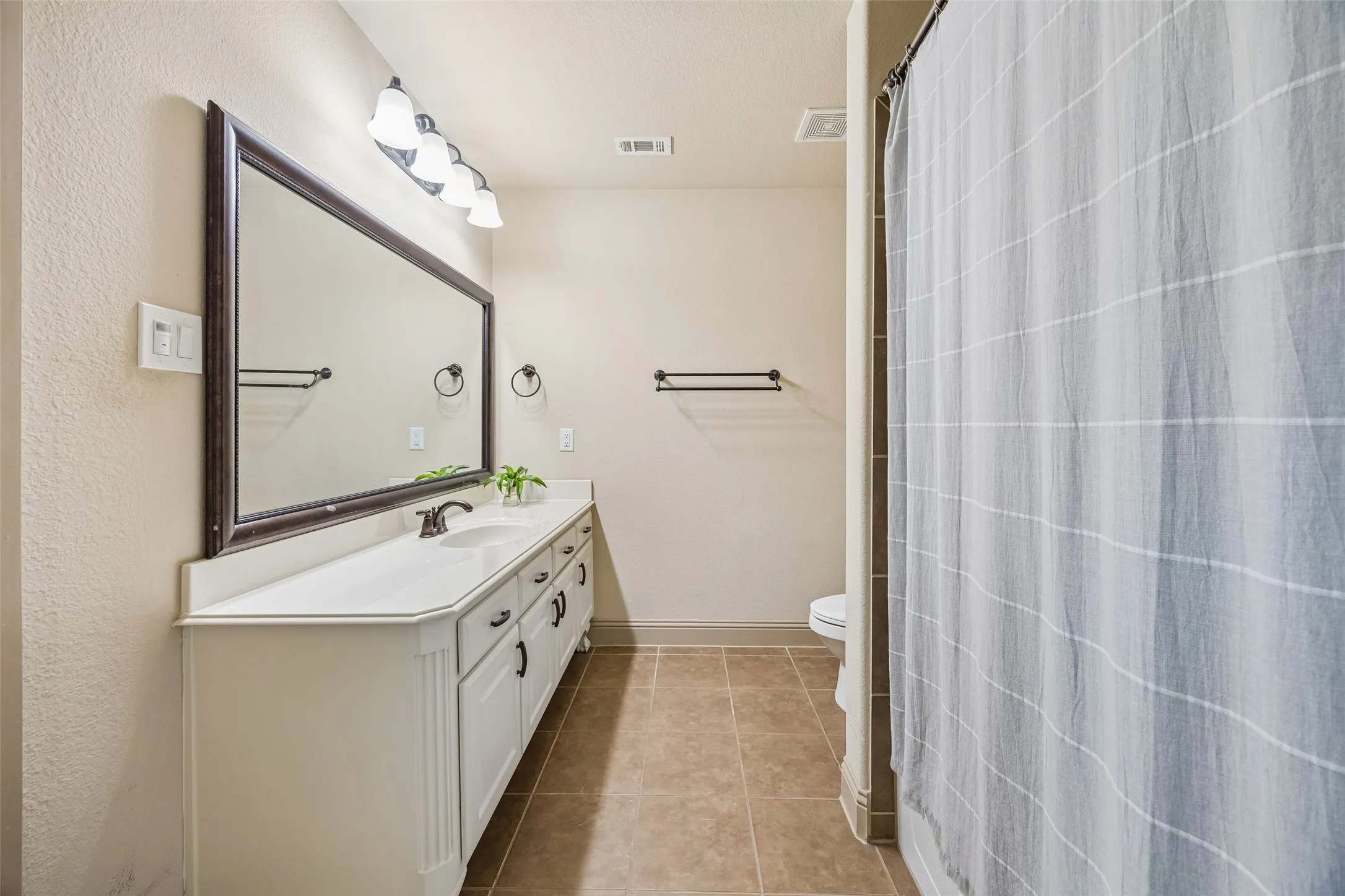 Single Family Residence For Sale in Collin County , 9709 Bardmore Place, Mc Kinney, Texas 75072, 3 Bedroom, 3 Bathroom, 2 Garage spaces, 2,643 Sqft, built in 2012, mls#21378326, Real Estate Agent in Mc Kinney, Homes For Sale in Collin county, Homes For Sale in Mc Kinney, Realtor in Mc Kinney Texas, Real Estate Brokerage Independent Realty Texas, Luminita Cordes Realtor