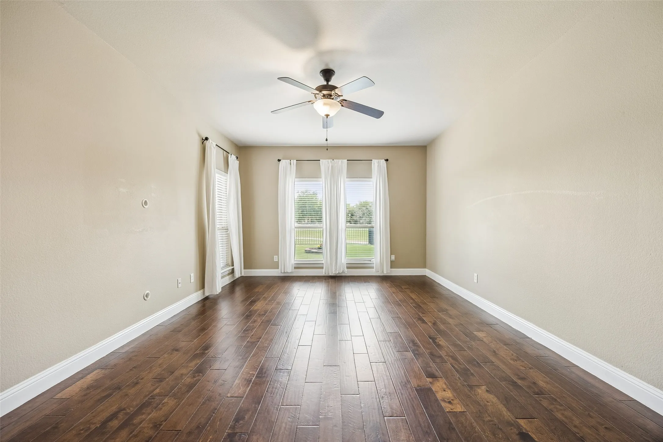 Single Family Residence For Sale in Collin County , 9709 Bardmore Place, Mc Kinney, Texas 75072, 3 Bedroom, 3 Bathroom, 2 Garage spaces, 2,643 Sqft, built in 2012, mls#21378326, Real Estate Agent in Mc Kinney, Homes For Sale in Collin county, Homes For Sale in Mc Kinney, Realtor in Mc Kinney Texas, Real Estate Brokerage Independent Realty Texas, Luminita Cordes Realtor