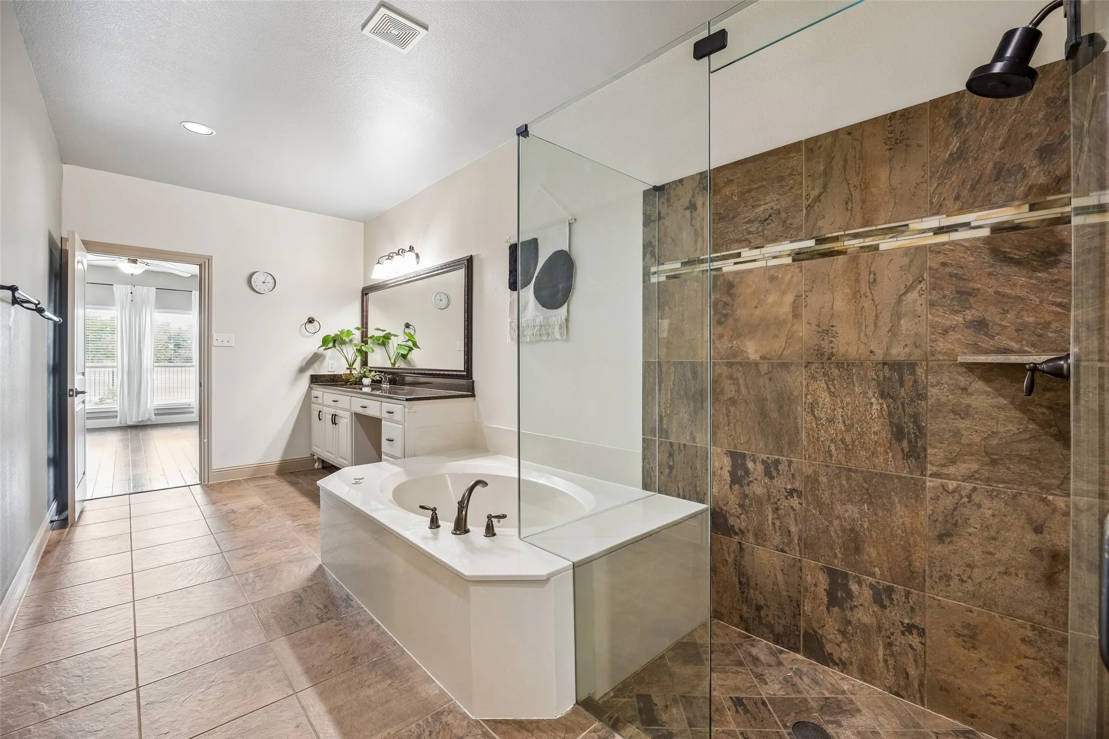 Single Family Residence For Sale in Collin County , 9709 Bardmore Place, Mc Kinney, Texas 75072, 3 Bedroom, 3 Bathroom, 2 Garage spaces, 2,643 Sqft, built in 2012, mls#21378326, Real Estate Agent in Mc Kinney, Homes For Sale in Collin county, Homes For Sale in Mc Kinney, Realtor in Mc Kinney Texas, Real Estate Brokerage Independent Realty Texas, Luminita Cordes Realtor