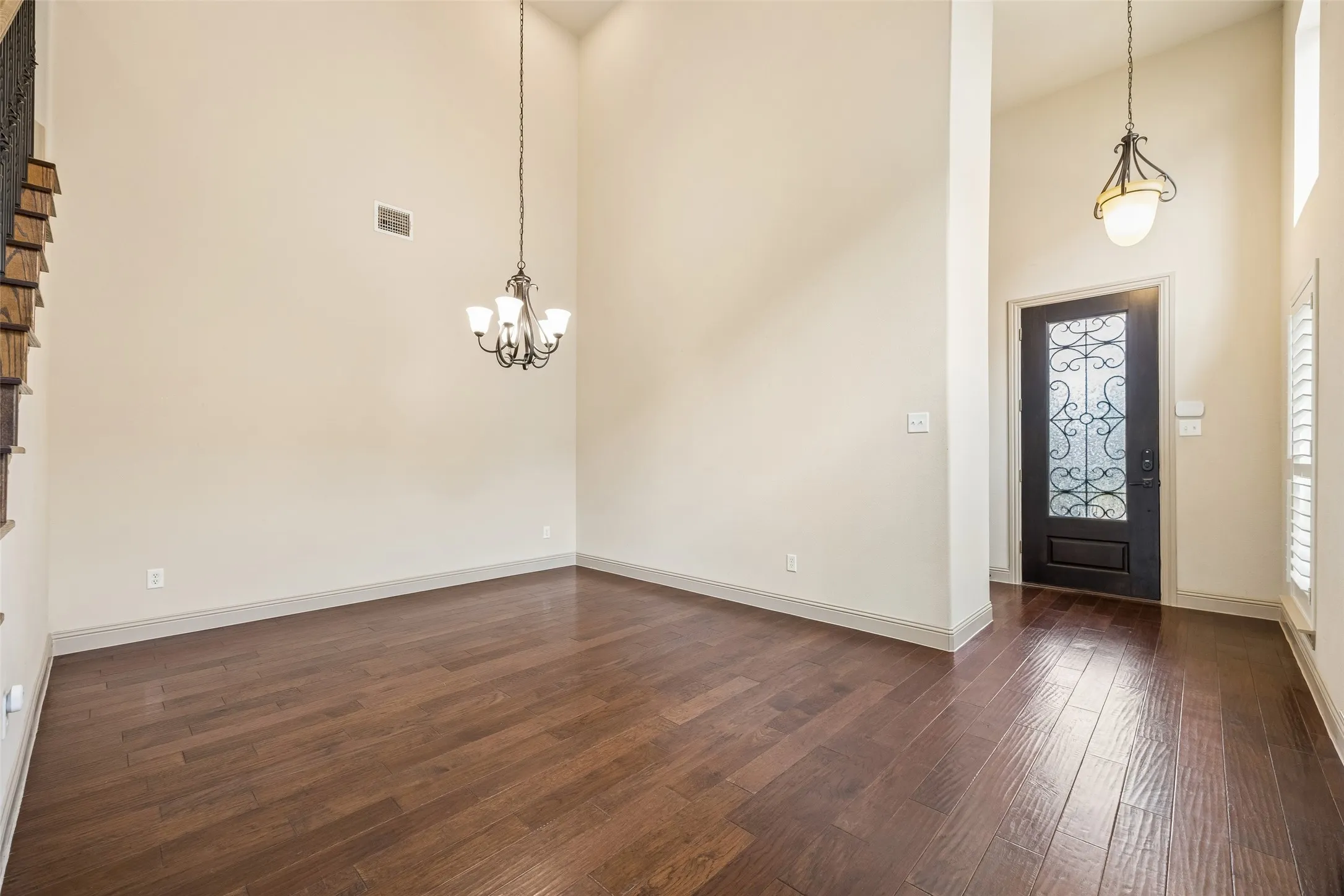 Single Family Residence For Sale in Collin County , 9709 Bardmore Place, Mc Kinney, Texas 75072, 3 Bedroom, 3 Bathroom, 2 Garage spaces, 2,643 Sqft, built in 2012, mls#21378326, Real Estate Agent in Mc Kinney, Homes For Sale in Collin county, Homes For Sale in Mc Kinney, Realtor in Mc Kinney Texas, Real Estate Brokerage Independent Realty Texas, Luminita Cordes Realtor