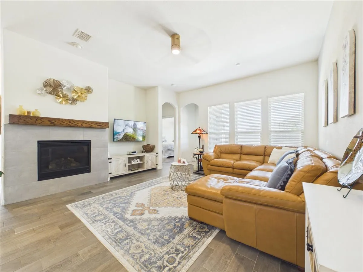 Single Family Residence For Sale in Denton County , 4709 London Avenue, Celina, Texas 76227, 3 Bedroom, 2 Bathroom, 2 Garage spaces, 1,874 Sqft, built in 2018, mls#21379136, Real Estate Agent in Celina, Homes For Sale in Denton county, Homes For Sale in Celina, Realtor in Celina Texas, Real Estate Brokerage Independent Realty Texas, Luminita Cordes Realtor