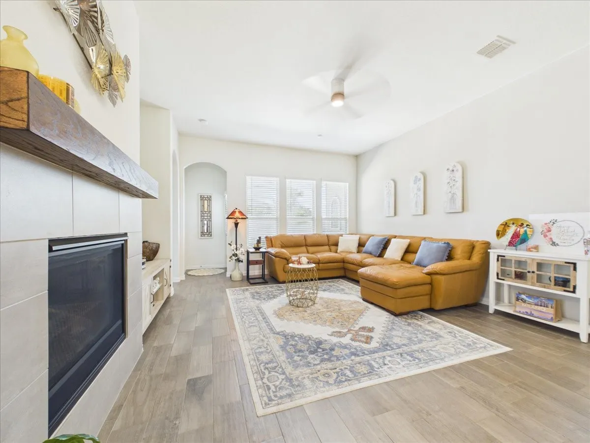 Single Family Residence For Sale in Denton County , 4709 London Avenue, Celina, Texas 76227, 3 Bedroom, 2 Bathroom, 2 Garage spaces, 1,874 Sqft, built in 2018, mls#21379136, Real Estate Agent in Celina, Homes For Sale in Denton county, Homes For Sale in Celina, Realtor in Celina Texas, Real Estate Brokerage Independent Realty Texas, Luminita Cordes Realtor