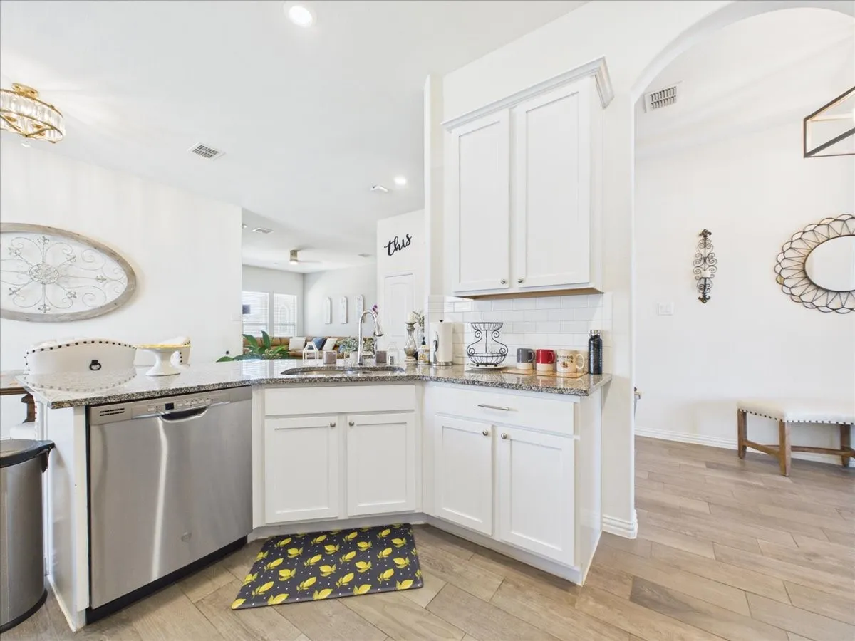 Single Family Residence For Sale in Denton County , 4709 London Avenue, Celina, Texas 76227, 3 Bedroom, 2 Bathroom, 2 Garage spaces, 1,874 Sqft, built in 2018, mls#21379136, Real Estate Agent in Celina, Homes For Sale in Denton county, Homes For Sale in Celina, Realtor in Celina Texas, Real Estate Brokerage Independent Realty Texas, Luminita Cordes Realtor
