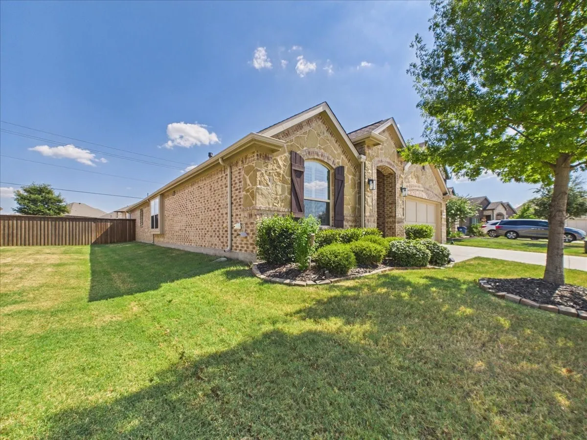 Single Family Residence For Sale in Denton County , 4709 London Avenue, Celina, Texas 76227, 3 Bedroom, 2 Bathroom, 2 Garage spaces, 1,874 Sqft, built in 2018, mls#21379136, Real Estate Agent in Celina, Homes For Sale in Denton county, Homes For Sale in Celina, Realtor in Celina Texas, Real Estate Brokerage Independent Realty Texas, Luminita Cordes Realtor