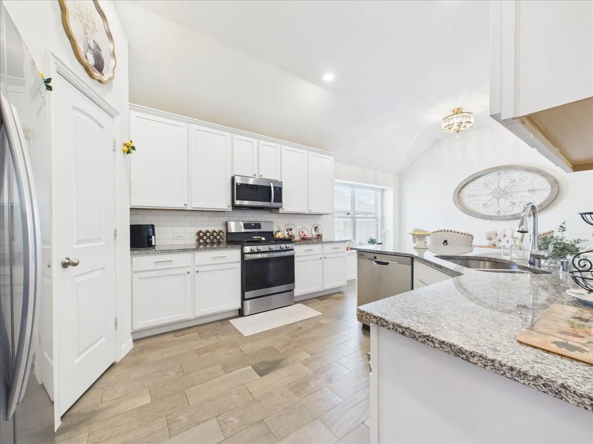Single Family Residence For Sale in Denton County , 4709 London Avenue, Celina, Texas 76227, 3 Bedroom, 2 Bathroom, 2 Garage spaces, 1,874 Sqft, built in 2018, mls#21379136, Real Estate Agent in Celina, Homes For Sale in Denton county, Homes For Sale in Celina, Realtor in Celina Texas, Real Estate Brokerage Independent Realty Texas, Luminita Cordes Realtor