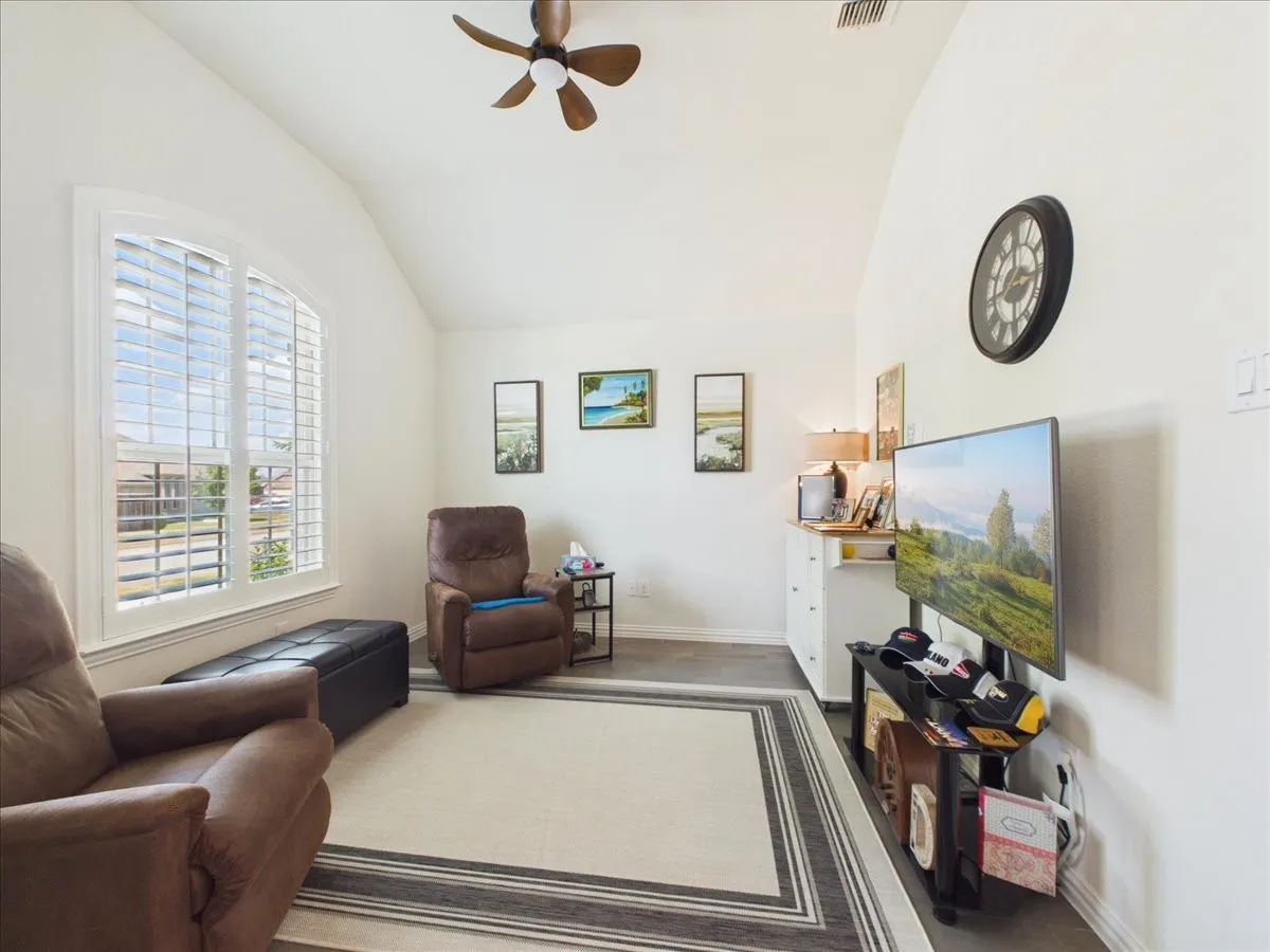 Single Family Residence For Sale in Denton County , 4709 London Avenue, Celina, Texas 76227, 3 Bedroom, 2 Bathroom, 2 Garage spaces, 1,874 Sqft, built in 2018, mls#21379136, Real Estate Agent in Celina, Homes For Sale in Denton county, Homes For Sale in Celina, Realtor in Celina Texas, Real Estate Brokerage Independent Realty Texas, Luminita Cordes Realtor