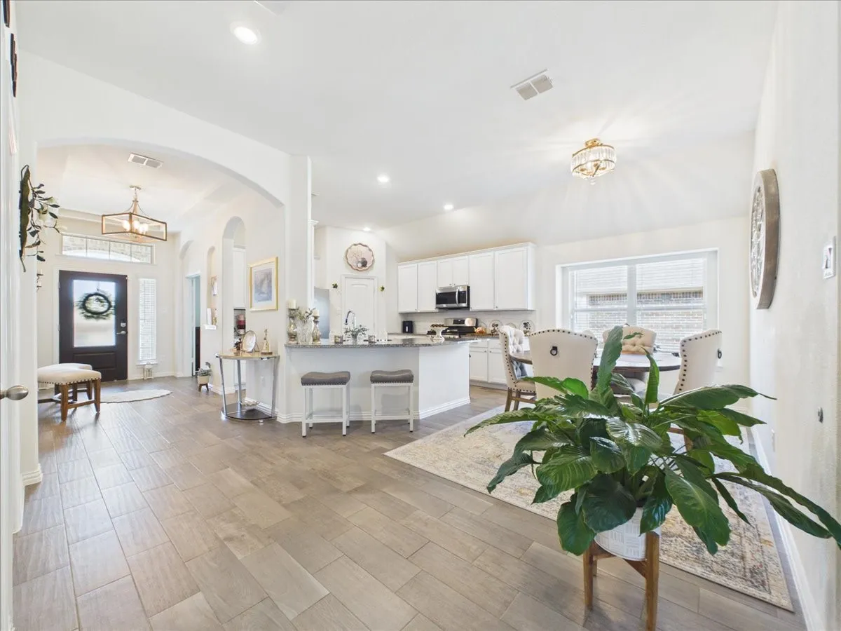 Single Family Residence For Sale in Denton County , 4709 London Avenue, Celina, Texas 76227, 3 Bedroom, 2 Bathroom, 2 Garage spaces, 1,874 Sqft, built in 2018, mls#21379136, Real Estate Agent in Celina, Homes For Sale in Denton county, Homes For Sale in Celina, Realtor in Celina Texas, Real Estate Brokerage Independent Realty Texas, Luminita Cordes Realtor