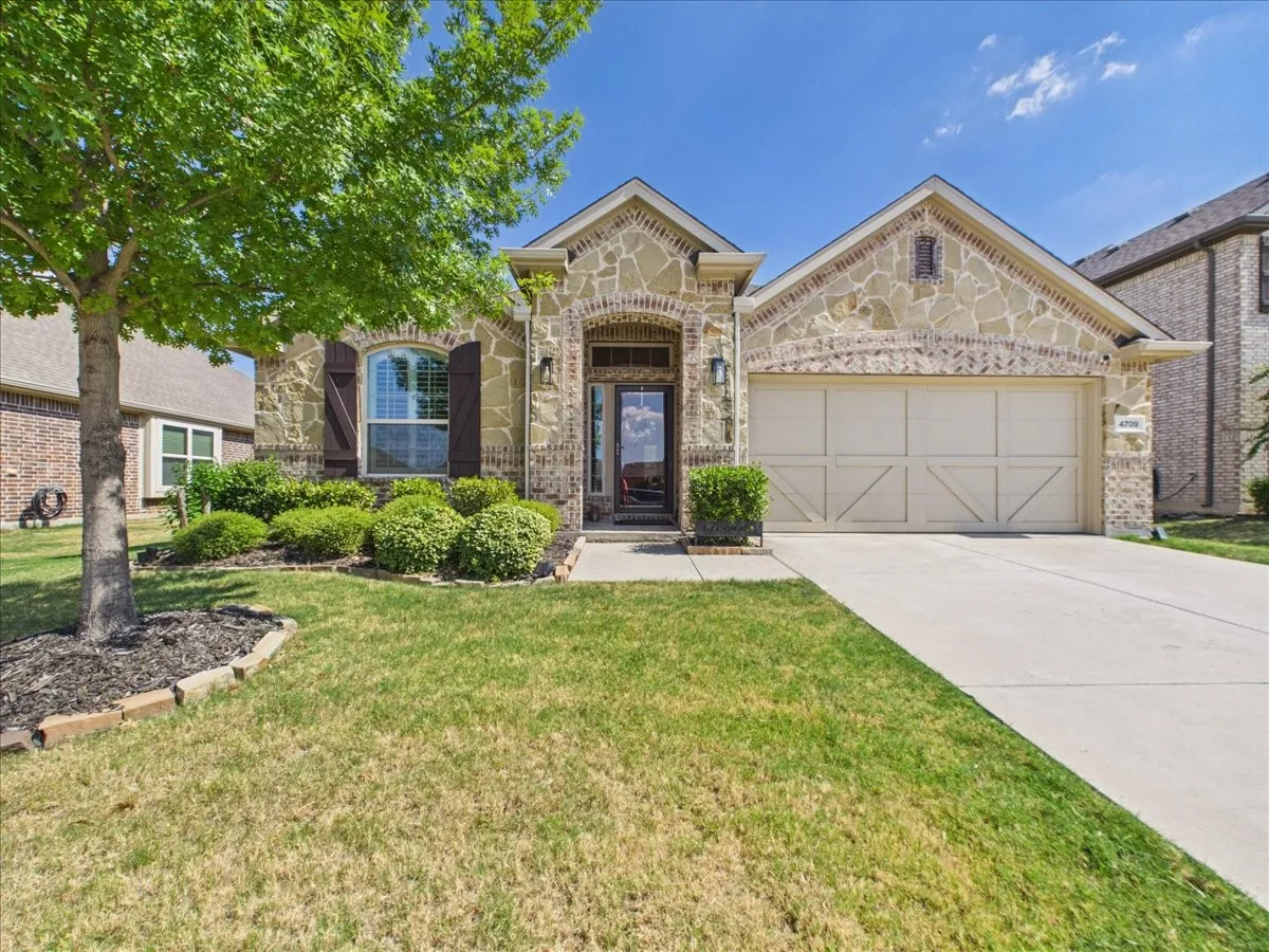 Single Family Residence For Sale in Denton County , 4709 London Avenue, Celina, Texas 76227, 3 Bedroom, 2 Bathroom, 2 Garage spaces, 1,874 Sqft, built in 2018, mls#21379136, Real Estate Agent in Celina, Homes For Sale in Denton county, Homes For Sale in Celina, Realtor in Celina Texas, Real Estate Brokerage Independent Realty Texas, Luminita Cordes Realtor