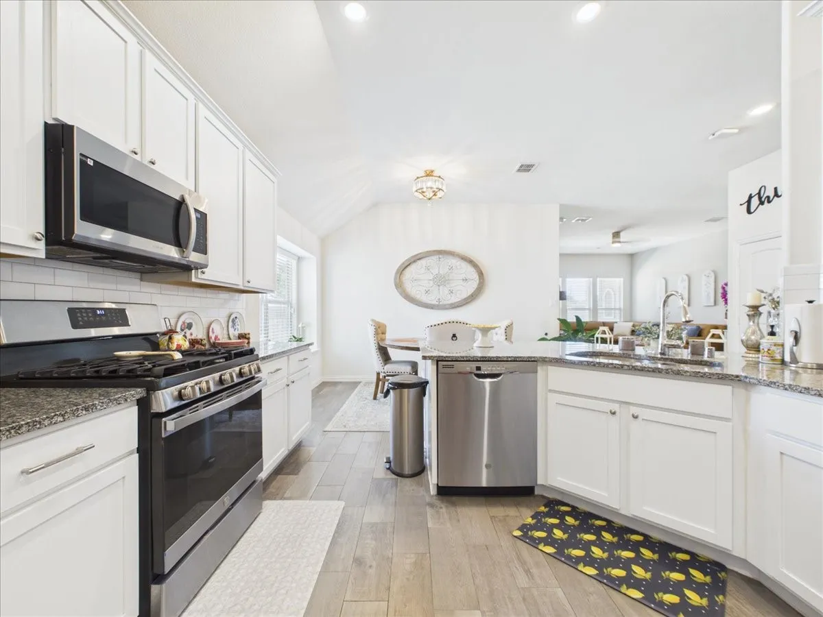 Single Family Residence For Sale in Denton County , 4709 London Avenue, Celina, Texas 76227, 3 Bedroom, 2 Bathroom, 2 Garage spaces, 1,874 Sqft, built in 2018, mls#21379136, Real Estate Agent in Celina, Homes For Sale in Denton county, Homes For Sale in Celina, Realtor in Celina Texas, Real Estate Brokerage Independent Realty Texas, Luminita Cordes Realtor