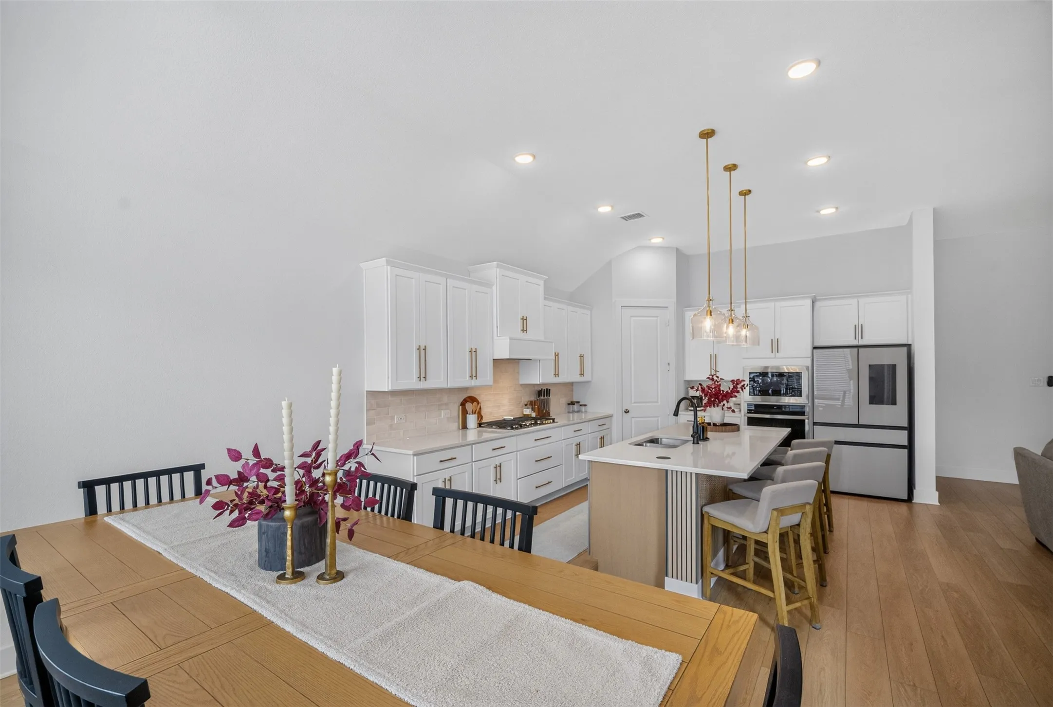 Single Family Residence For Sale in Ellis County , 2405 Long Horizon Lane, Midlothian, Texas 76065, 3 Bedroom, 2 Bathroom, 3 Garage spaces, 2,583 Sqft, built in 2024, mls#21378547, Real Estate Agent in Midlothian, Homes For Sale in Ellis county, Homes For Sale in Midlothian, Realtor in Midlothian Texas, Real Estate Brokerage Independent Realty Texas, Luminita Cordes Realtor