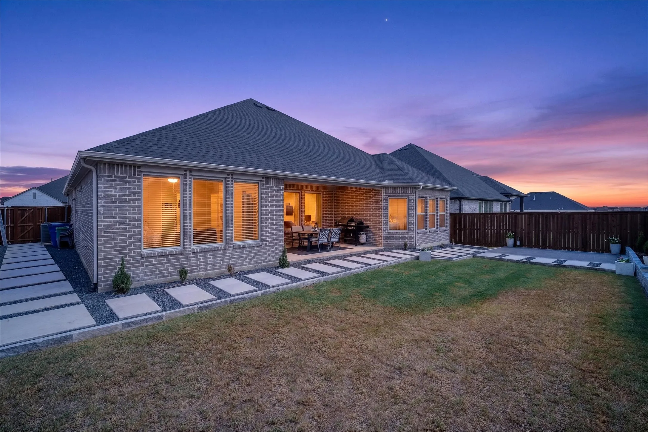 Single Family Residence For Sale in Ellis County , 2405 Long Horizon Lane, Midlothian, Texas 76065, 3 Bedroom, 2 Bathroom, 3 Garage spaces, 2,583 Sqft, built in 2024, mls#21378547, Real Estate Agent in Midlothian, Homes For Sale in Ellis county, Homes For Sale in Midlothian, Realtor in Midlothian Texas, Real Estate Brokerage Independent Realty Texas, Luminita Cordes Realtor