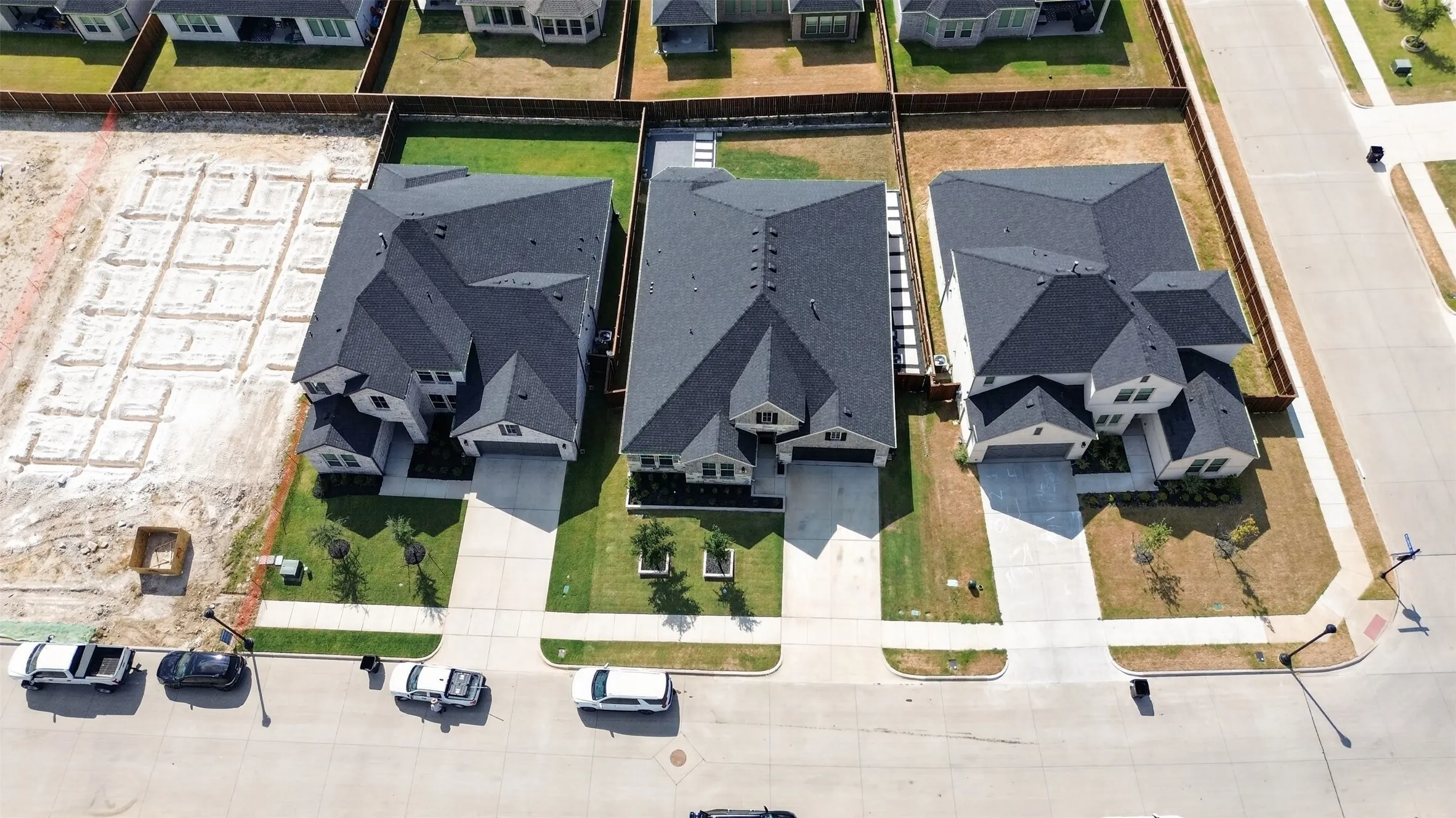 Single Family Residence For Sale in Ellis County , 2405 Long Horizon Lane, Midlothian, Texas 76065, 3 Bedroom, 2 Bathroom, 3 Garage spaces, 2,583 Sqft, built in 2024, mls#21378547, Real Estate Agent in Midlothian, Homes For Sale in Ellis county, Homes For Sale in Midlothian, Realtor in Midlothian Texas, Real Estate Brokerage Independent Realty Texas, Luminita Cordes Realtor