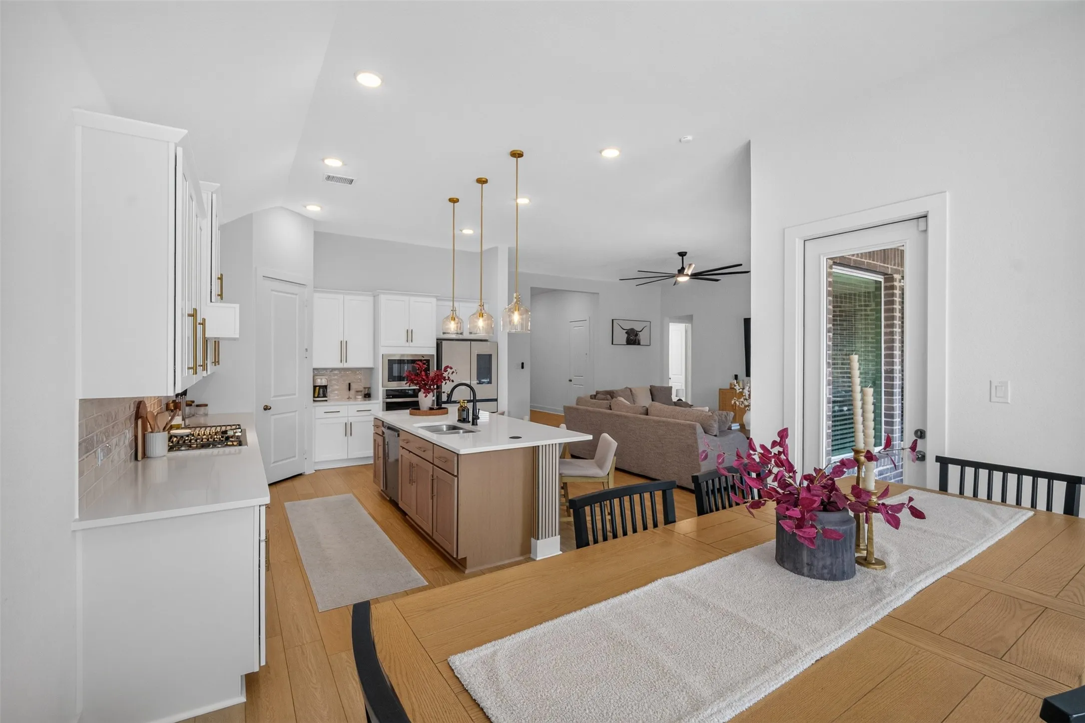 Single Family Residence For Sale in Ellis County , 2405 Long Horizon Lane, Midlothian, Texas 76065, 3 Bedroom, 2 Bathroom, 3 Garage spaces, 2,583 Sqft, built in 2024, mls#21378547, Real Estate Agent in Midlothian, Homes For Sale in Ellis county, Homes For Sale in Midlothian, Realtor in Midlothian Texas, Real Estate Brokerage Independent Realty Texas, Luminita Cordes Realtor