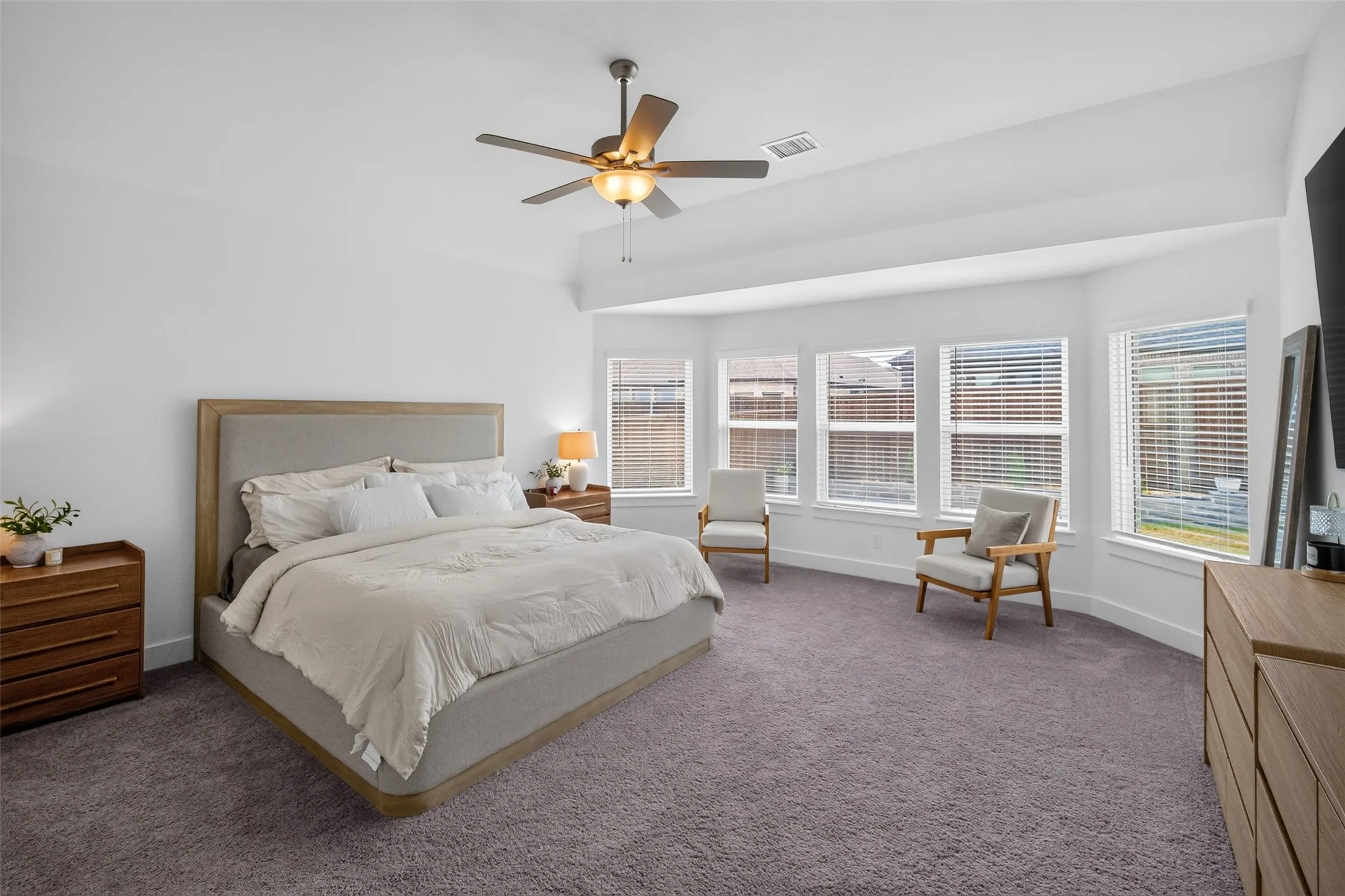 Expansive room with vaulted ceilings and a ceiling fan