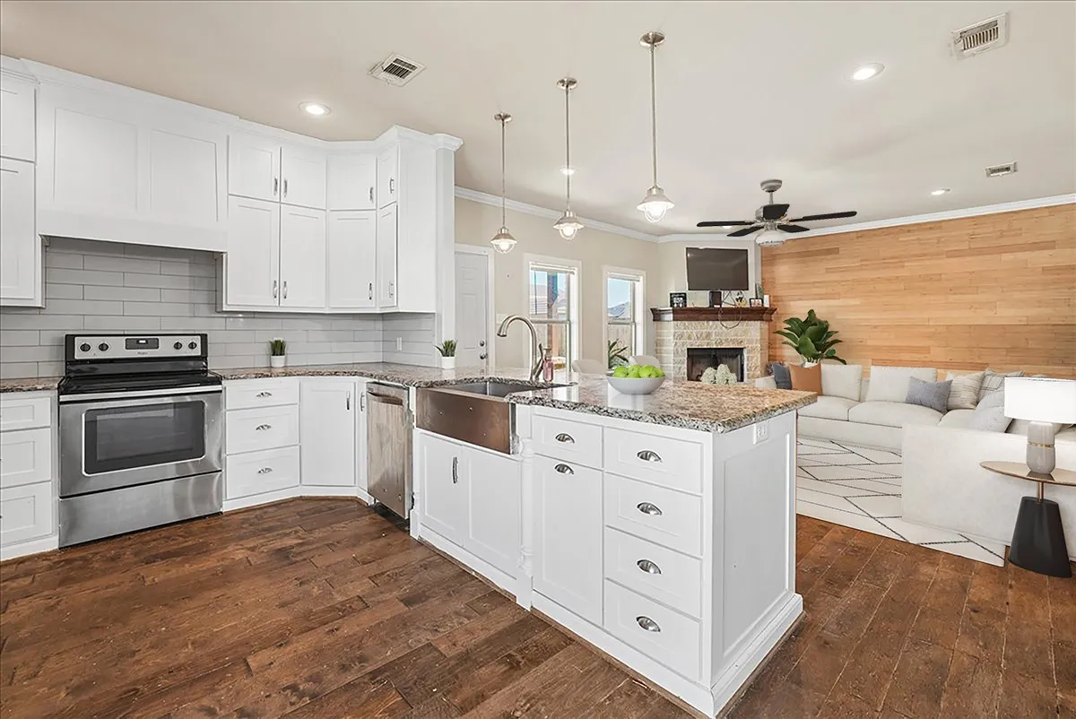 Single Family Residence For Sale in Henderson County , 109 Springleaf Lane, Mabank, Texas 75147, 3 Bedroom, 2 Bathroom, 2 Garage spaces, 1,575 Sqft, built in 2019, mls#21379137, Real Estate Agent in Mabank, Homes For Sale in Henderson county, Homes For Sale in Mabank, Realtor in Mabank Texas, Real Estate Brokerage Independent Realty Texas, Luminita Cordes Realtor