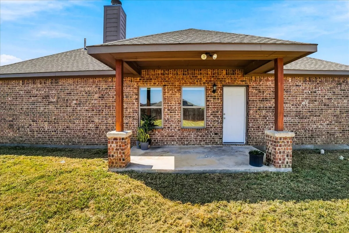 Single Family Residence For Sale in Henderson County , 109 Springleaf Lane, Mabank, Texas 75147, 3 Bedroom, 2 Bathroom, 2 Garage spaces, 1,575 Sqft, built in 2019, mls#21379137, Real Estate Agent in Mabank, Homes For Sale in Henderson county, Homes For Sale in Mabank, Realtor in Mabank Texas, Real Estate Brokerage Independent Realty Texas, Luminita Cordes Realtor