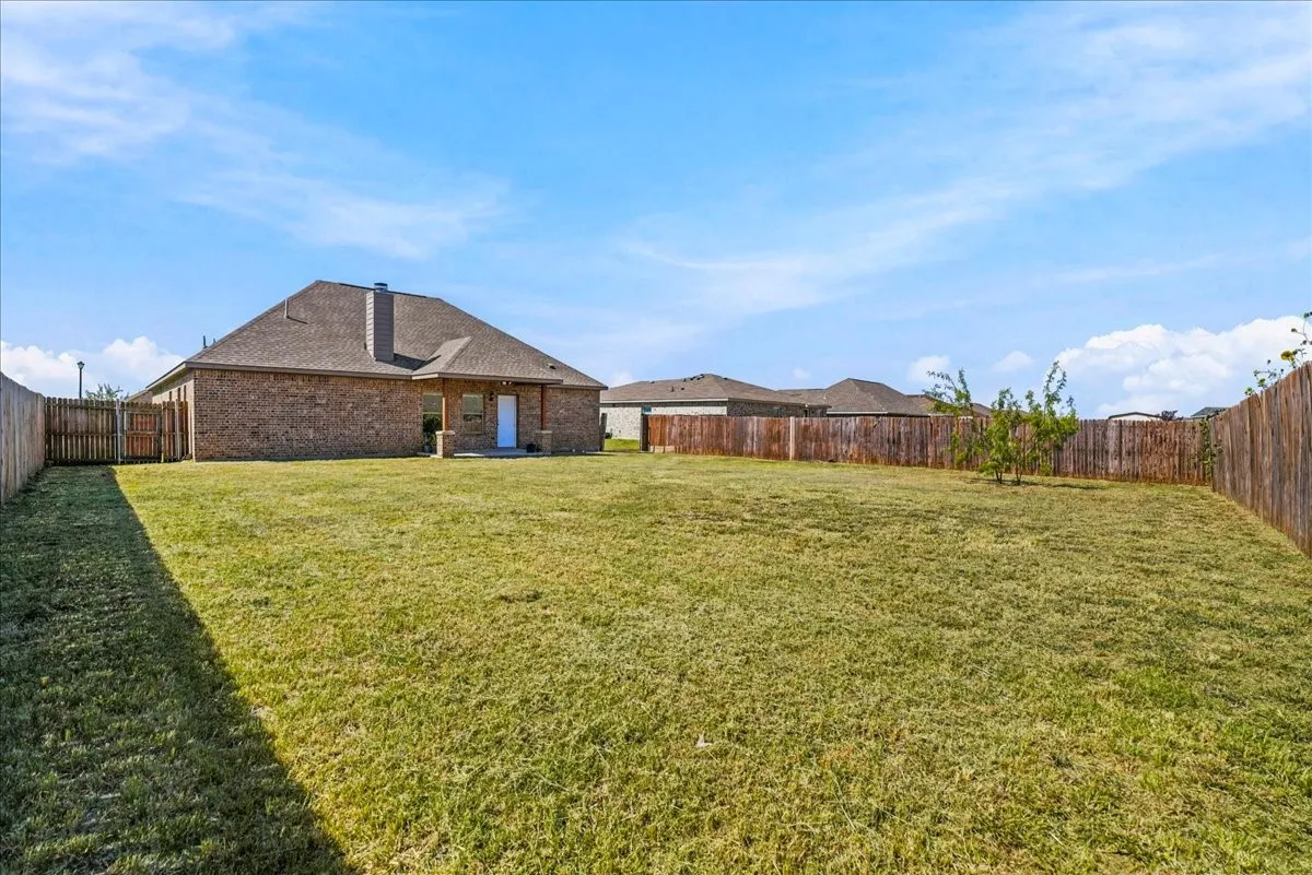 Single Family Residence For Sale in Henderson County , 109 Springleaf Lane, Mabank, Texas 75147, 3 Bedroom, 2 Bathroom, 2 Garage spaces, 1,575 Sqft, built in 2019, mls#21379137, Real Estate Agent in Mabank, Homes For Sale in Henderson county, Homes For Sale in Mabank, Realtor in Mabank Texas, Real Estate Brokerage Independent Realty Texas, Luminita Cordes Realtor